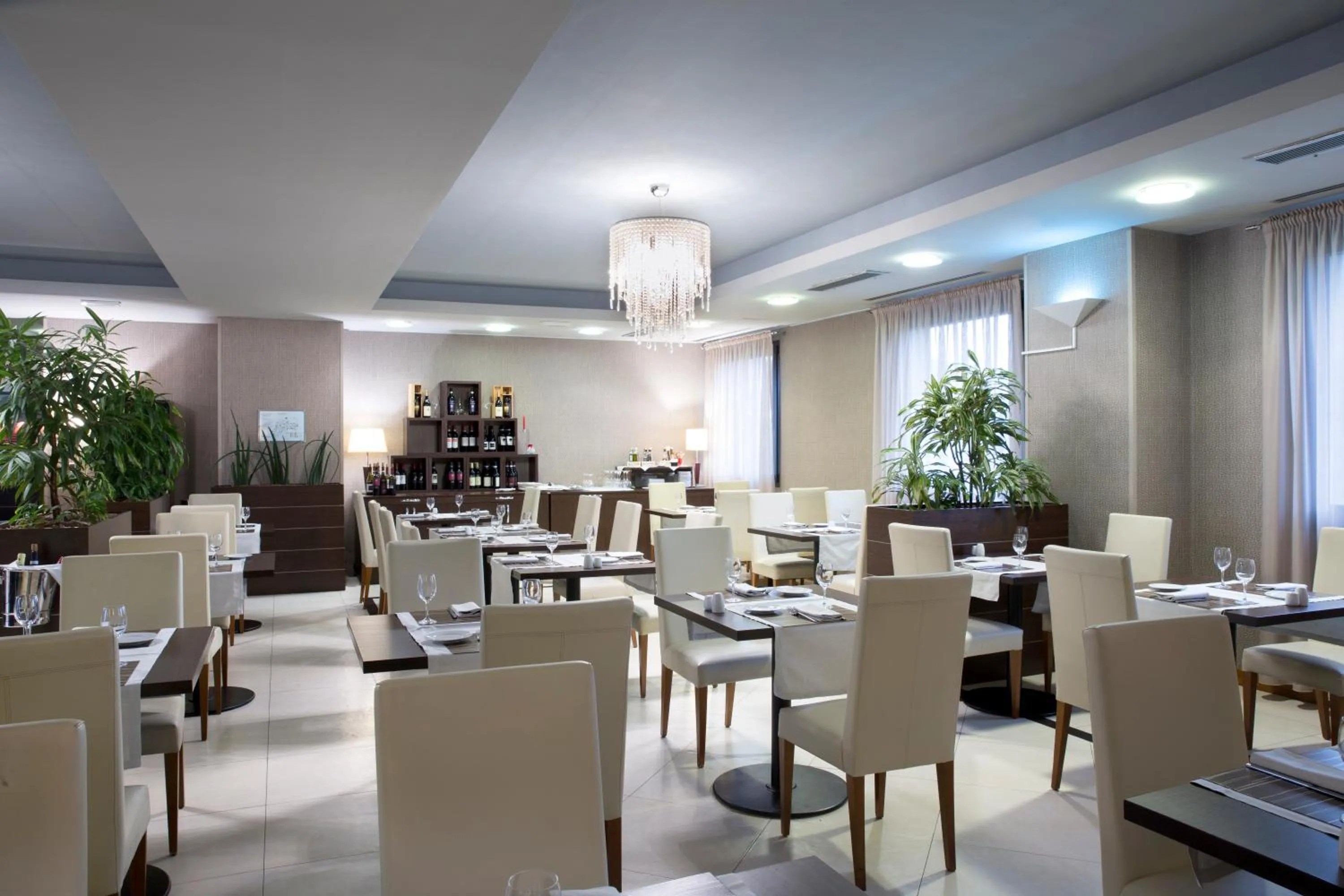 Restaurant/places to eat in Zeus Essence Dolce by Wyndham Milan Malpensa