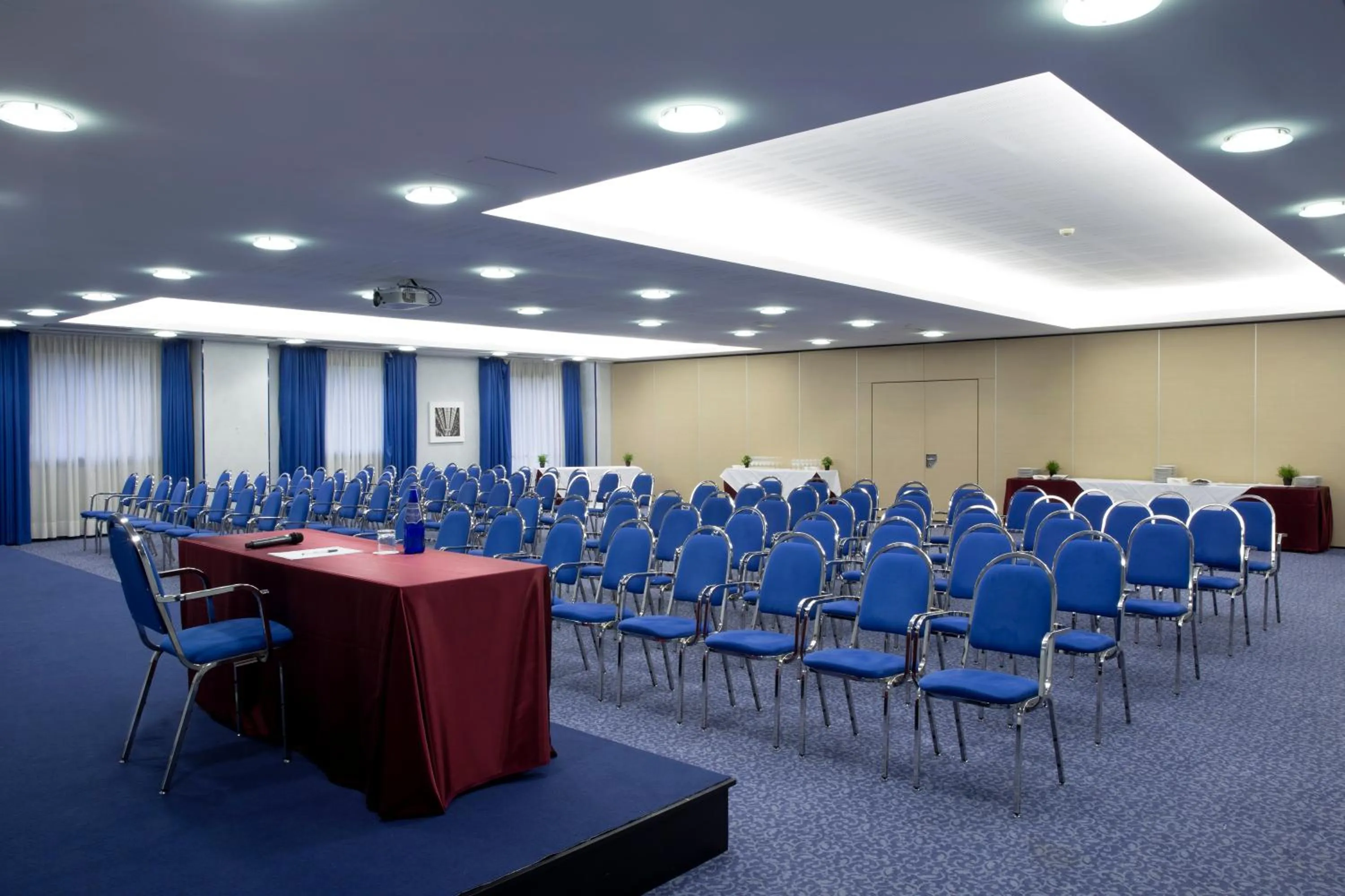 Meeting/conference room in Zeus Essence Dolce by Wyndham Milan Malpensa