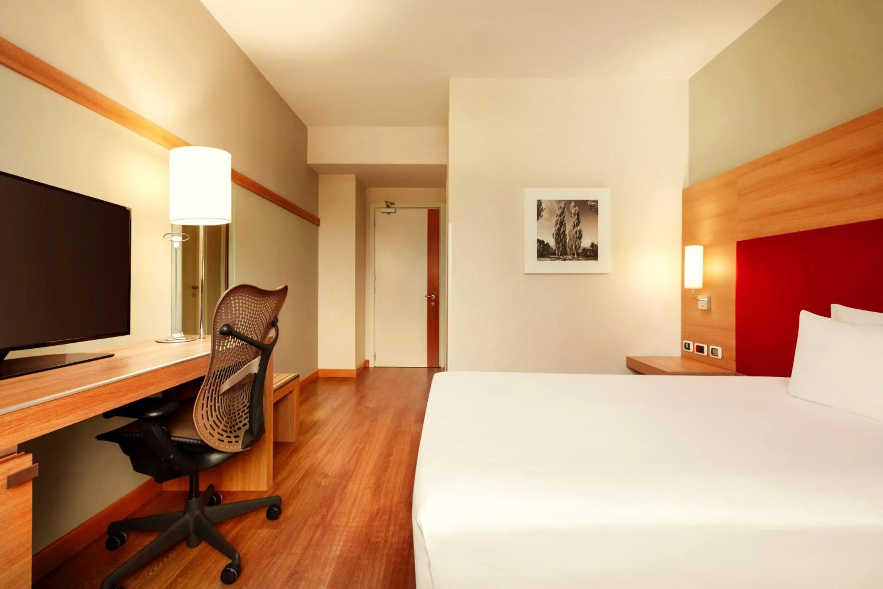 Bed in Zeus Essence Dolce by Wyndham Milan Malpensa