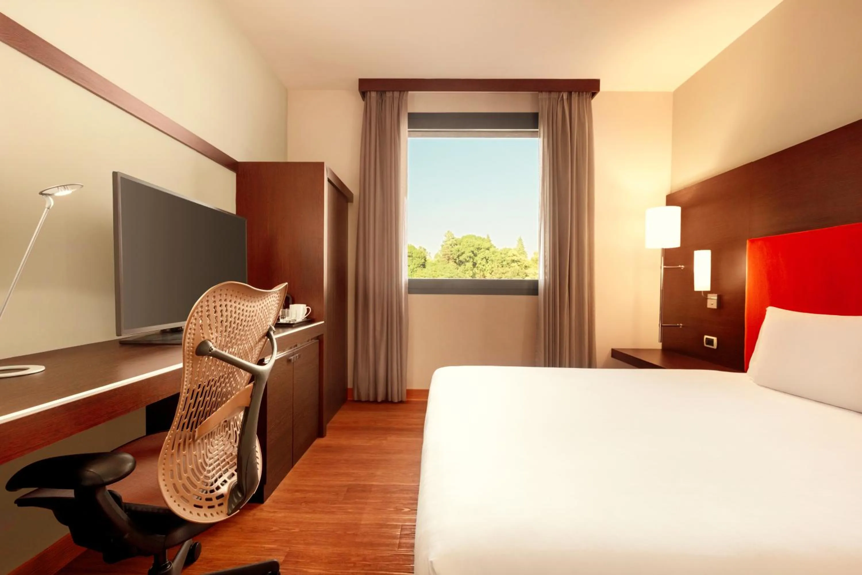 Bed in Zeus Essence Dolce by Wyndham Milan Malpensa