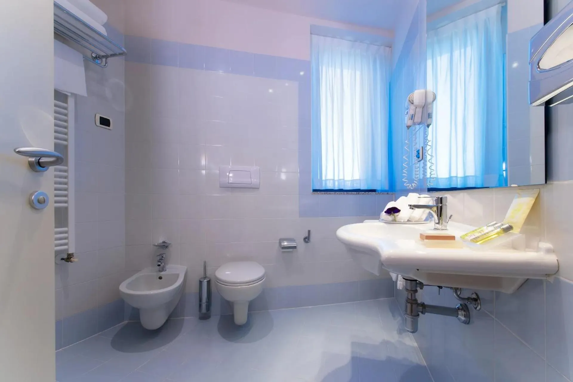 Bathroom in Zeus Essence Dolce by Wyndham Milan Malpensa