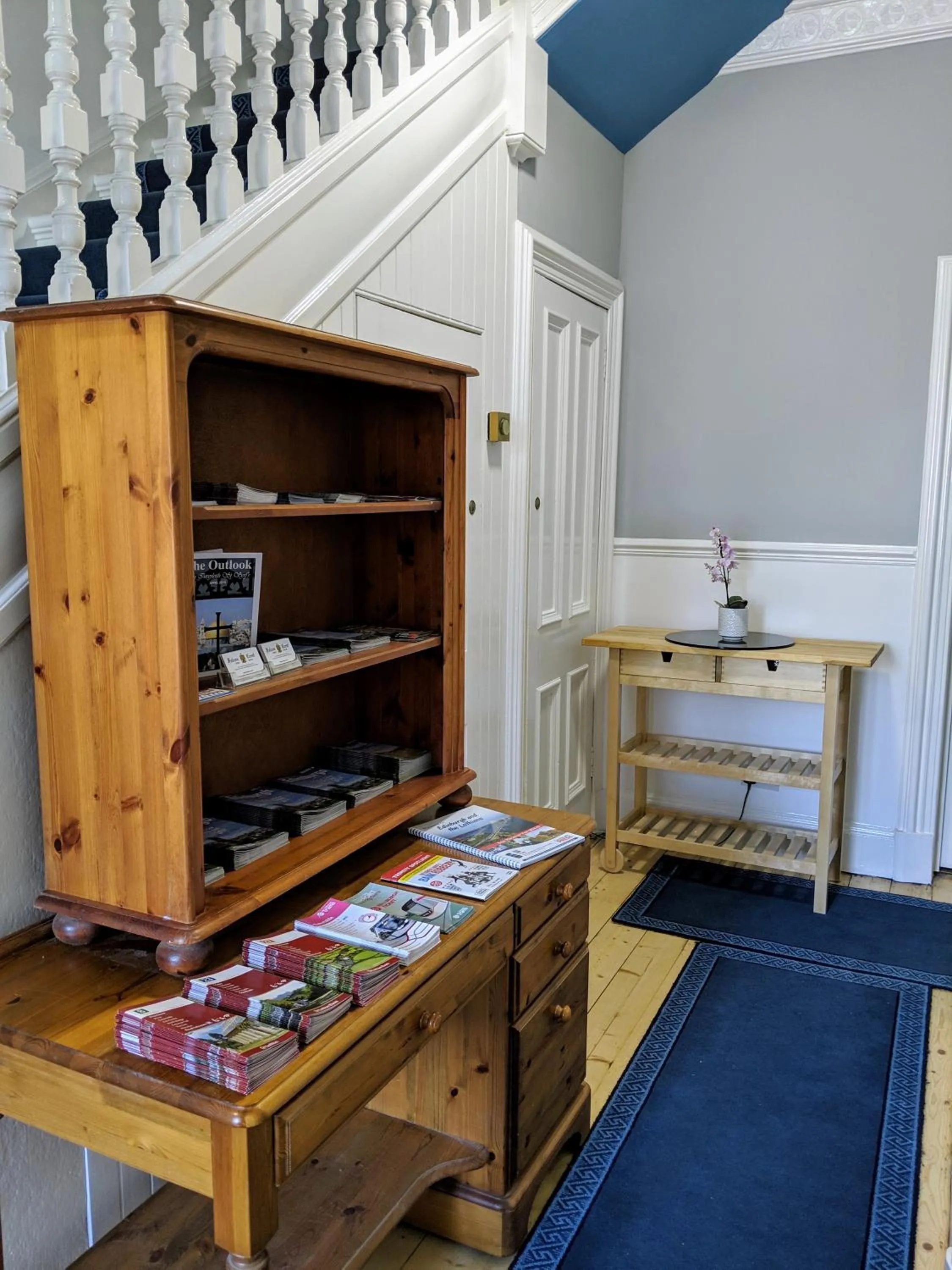 Lobby or reception in Falcon Crest Guest House