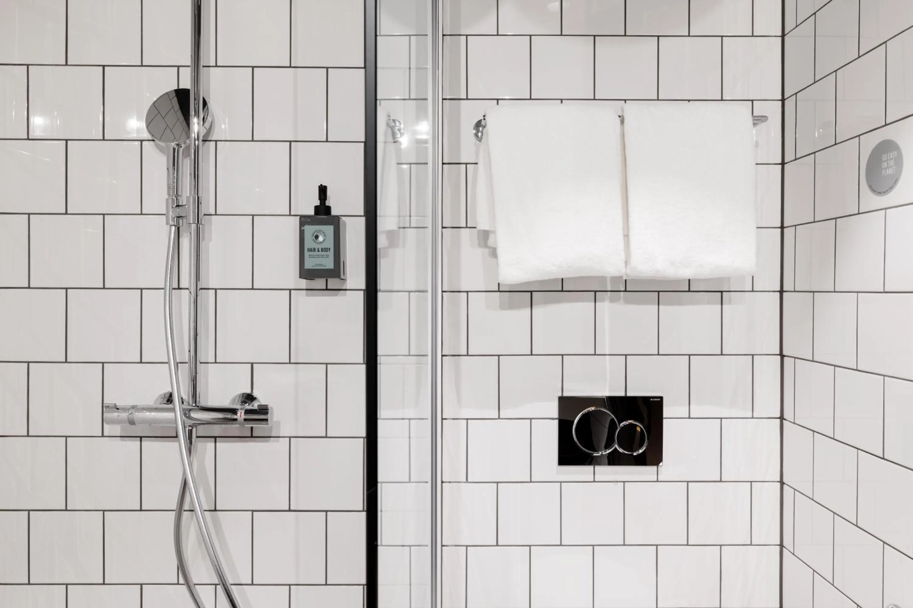 Shower in Comfort Hotel Arlanda Airport Terminal