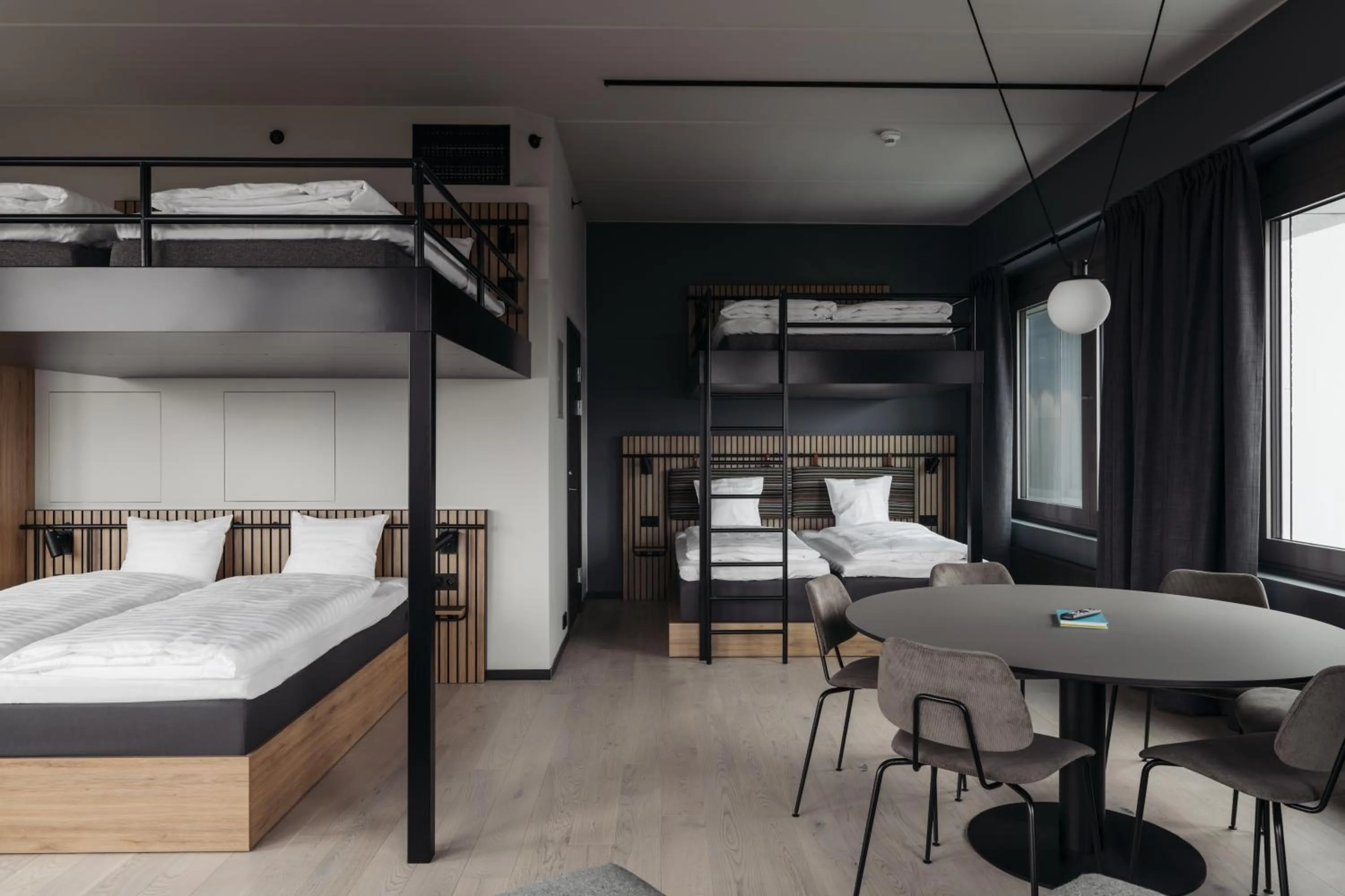 Dining area, Bed in Comfort Hotel Arlanda Airport Terminal