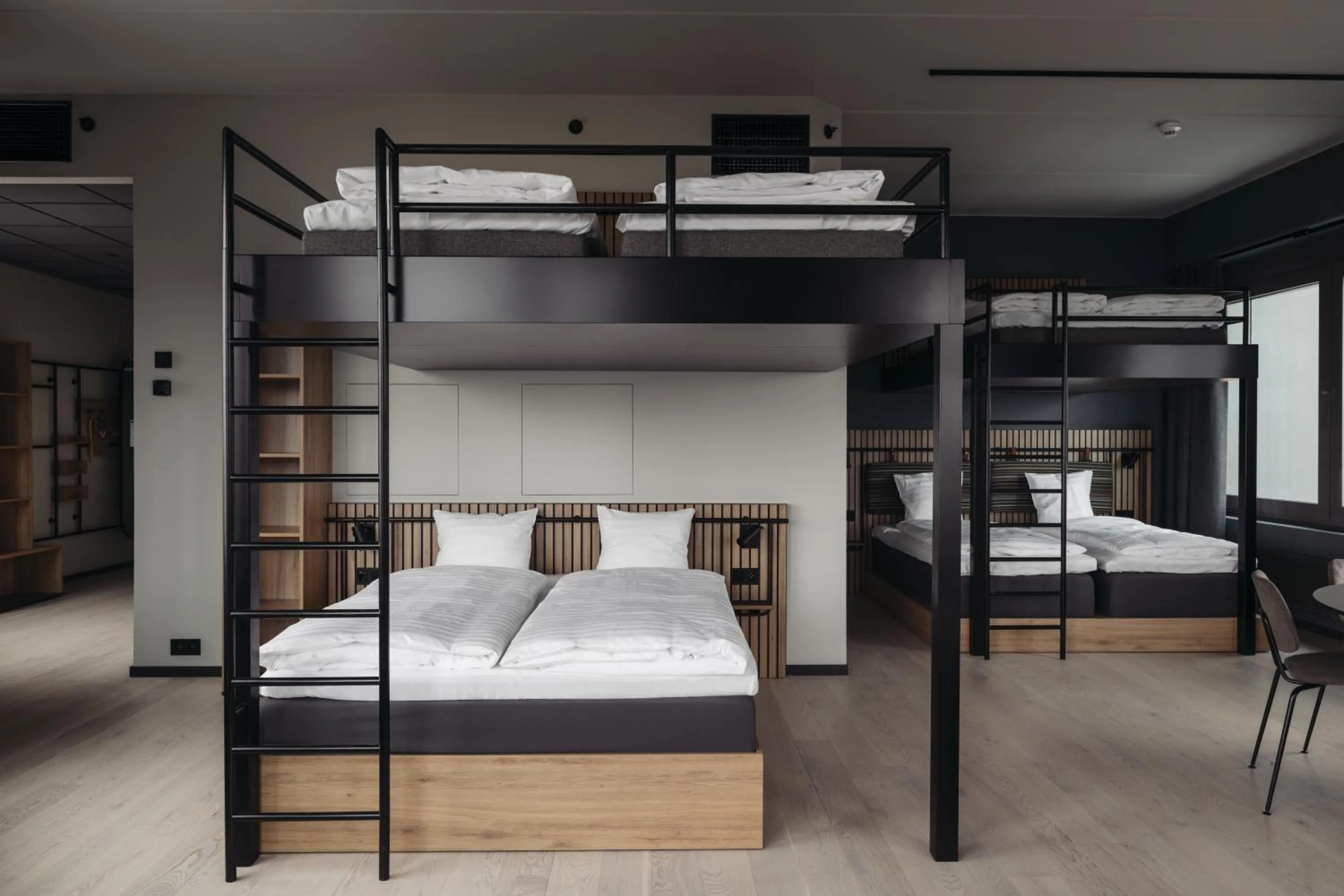 Living room, Bed in Comfort Hotel Arlanda Airport Terminal