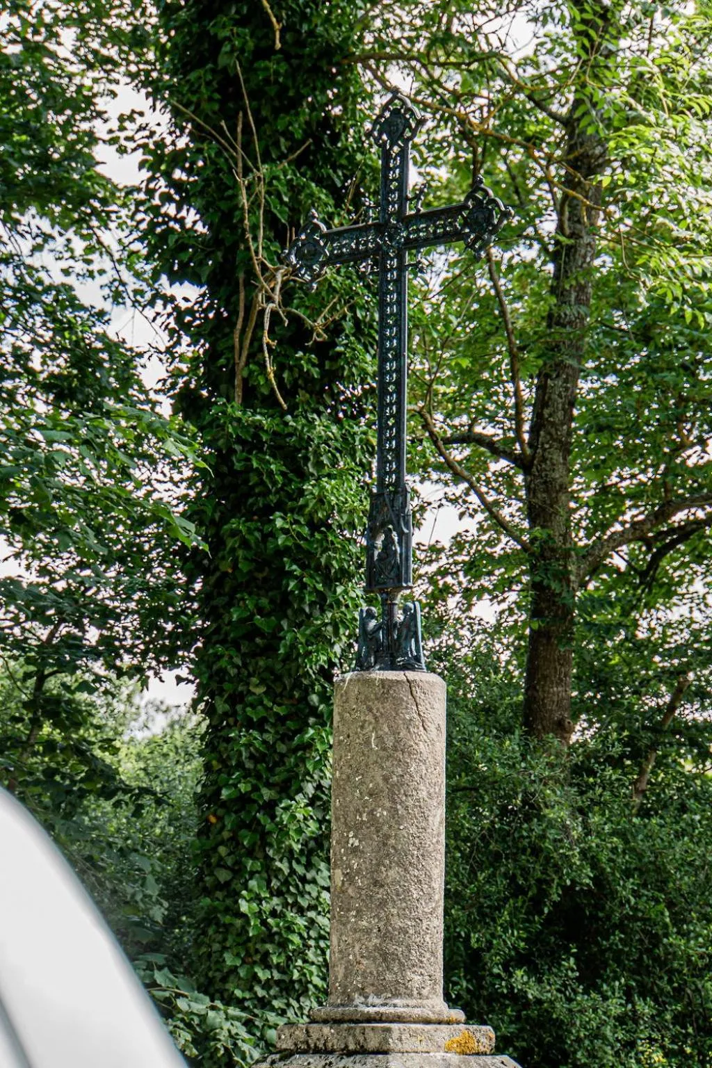 Garden view in Chateau des Perichons