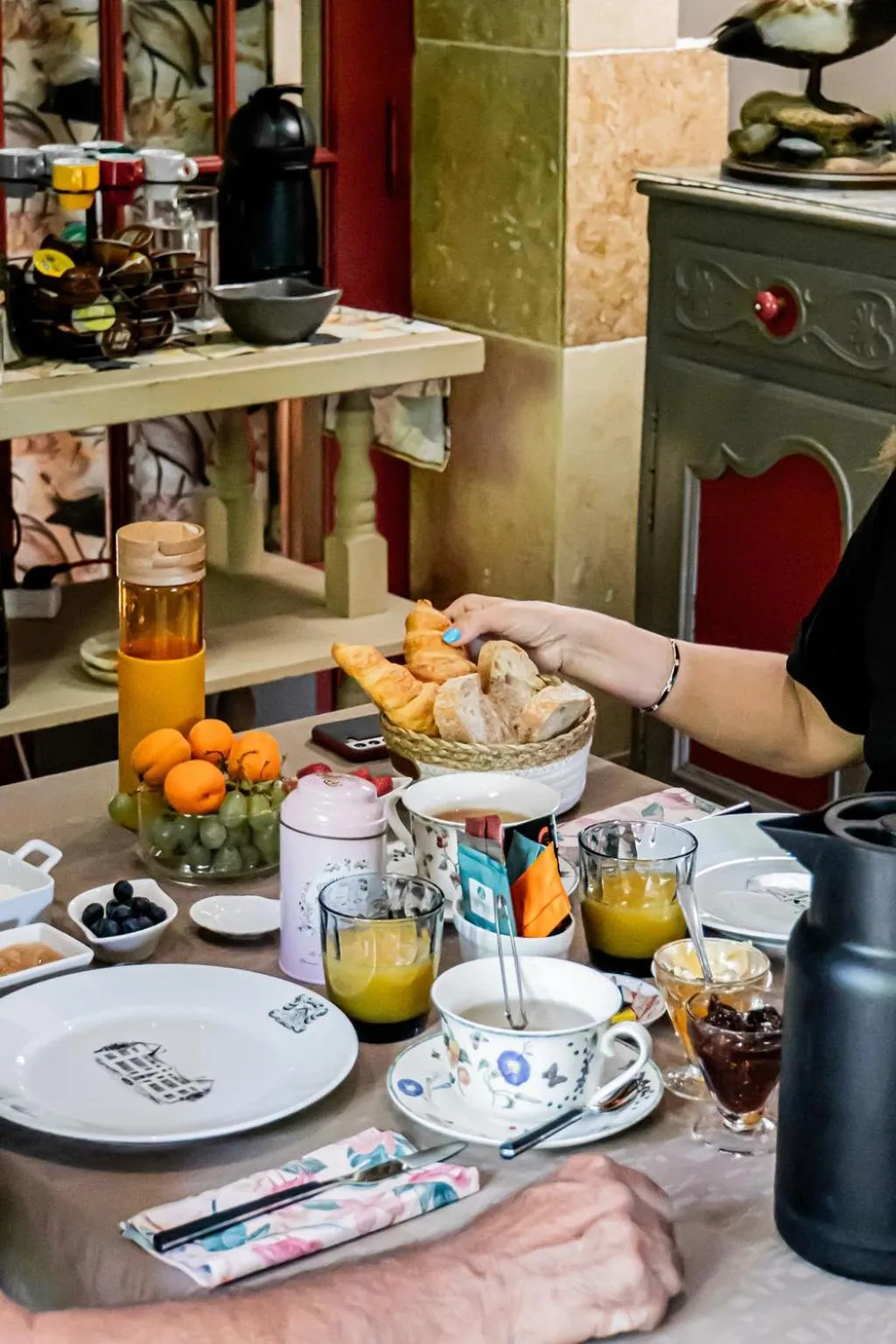 Breakfast in Chateau des Perichons