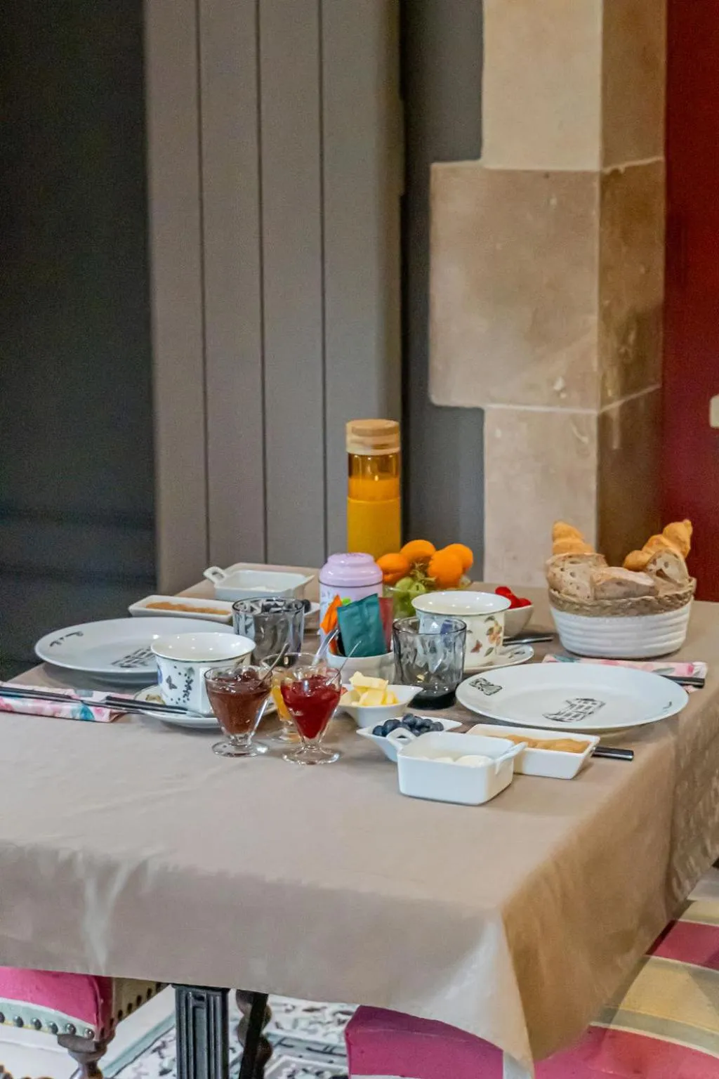 Breakfast in Chateau des Perichons