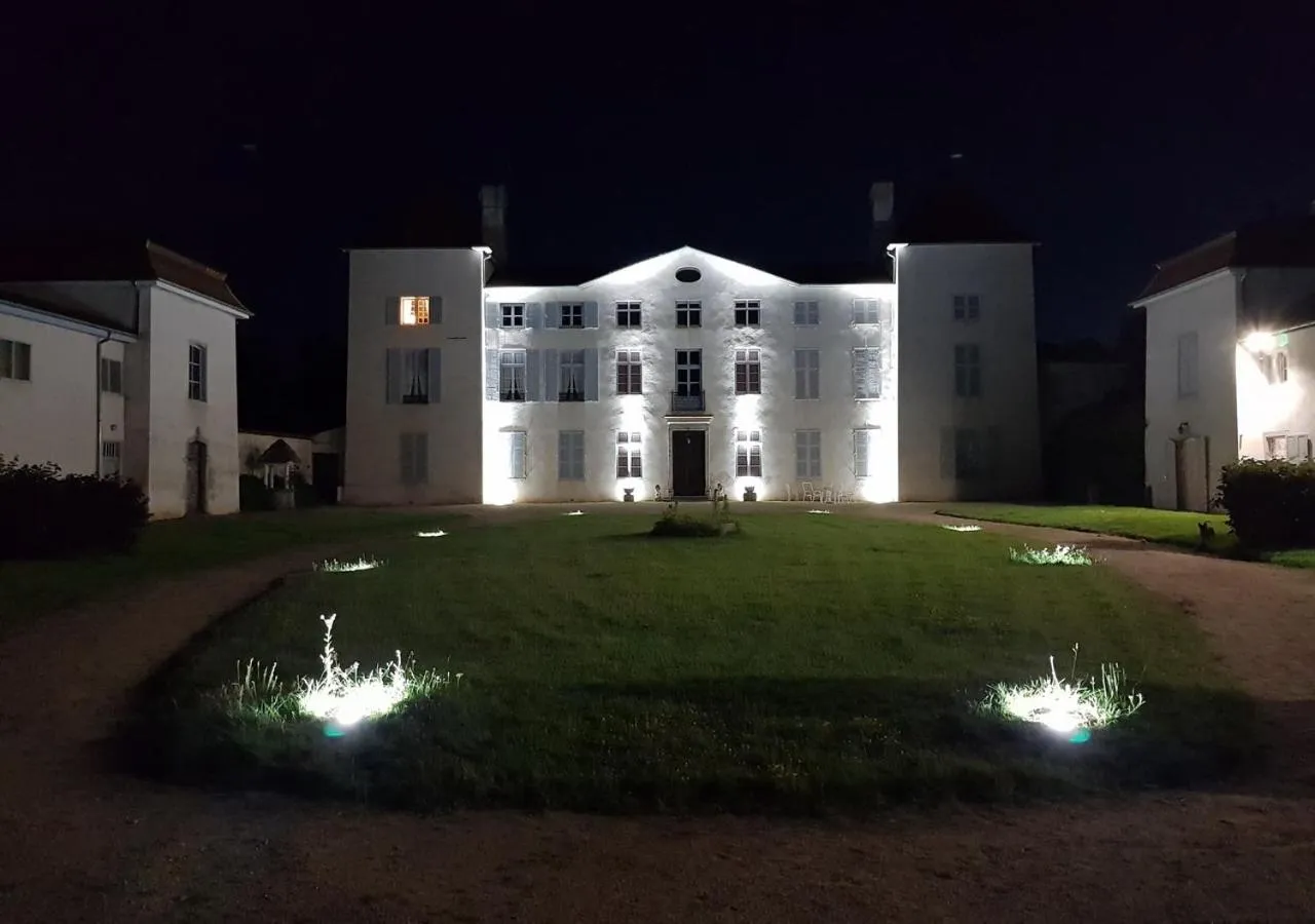 Property building in Chateau des Perichons