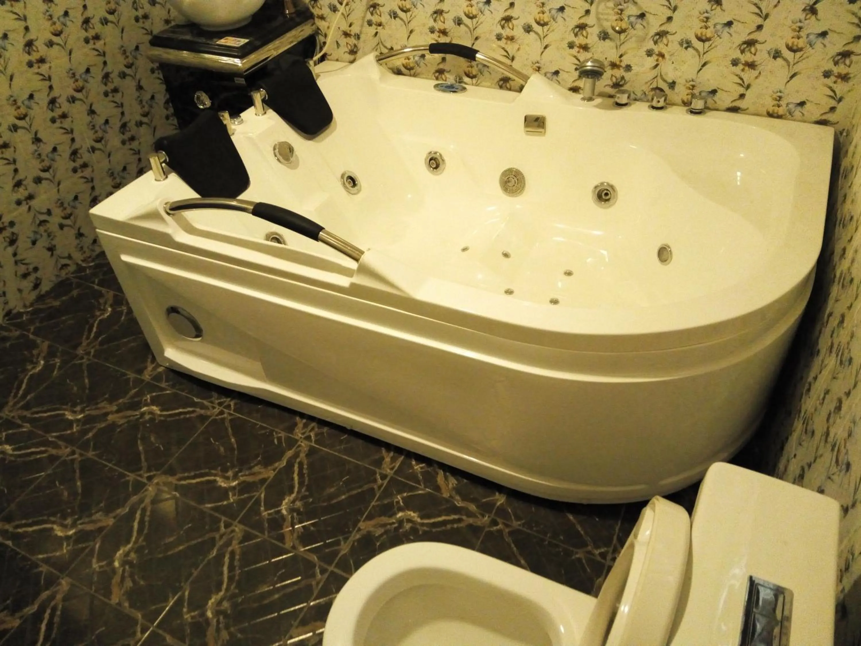 Bathroom in Mountain Top Lodge Hotel