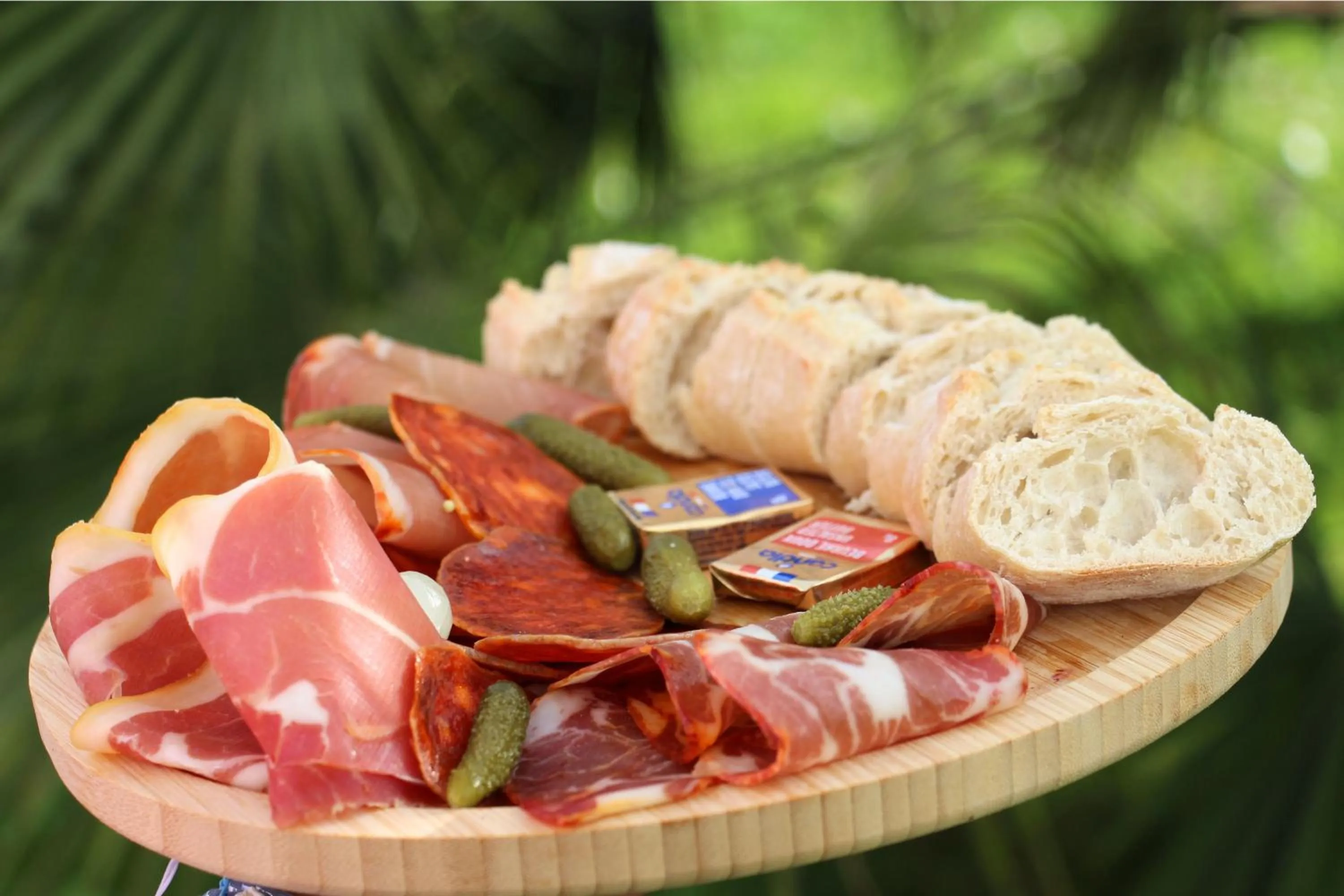 Meals in Hôtel Kyriad La Rochelle Centre Ville