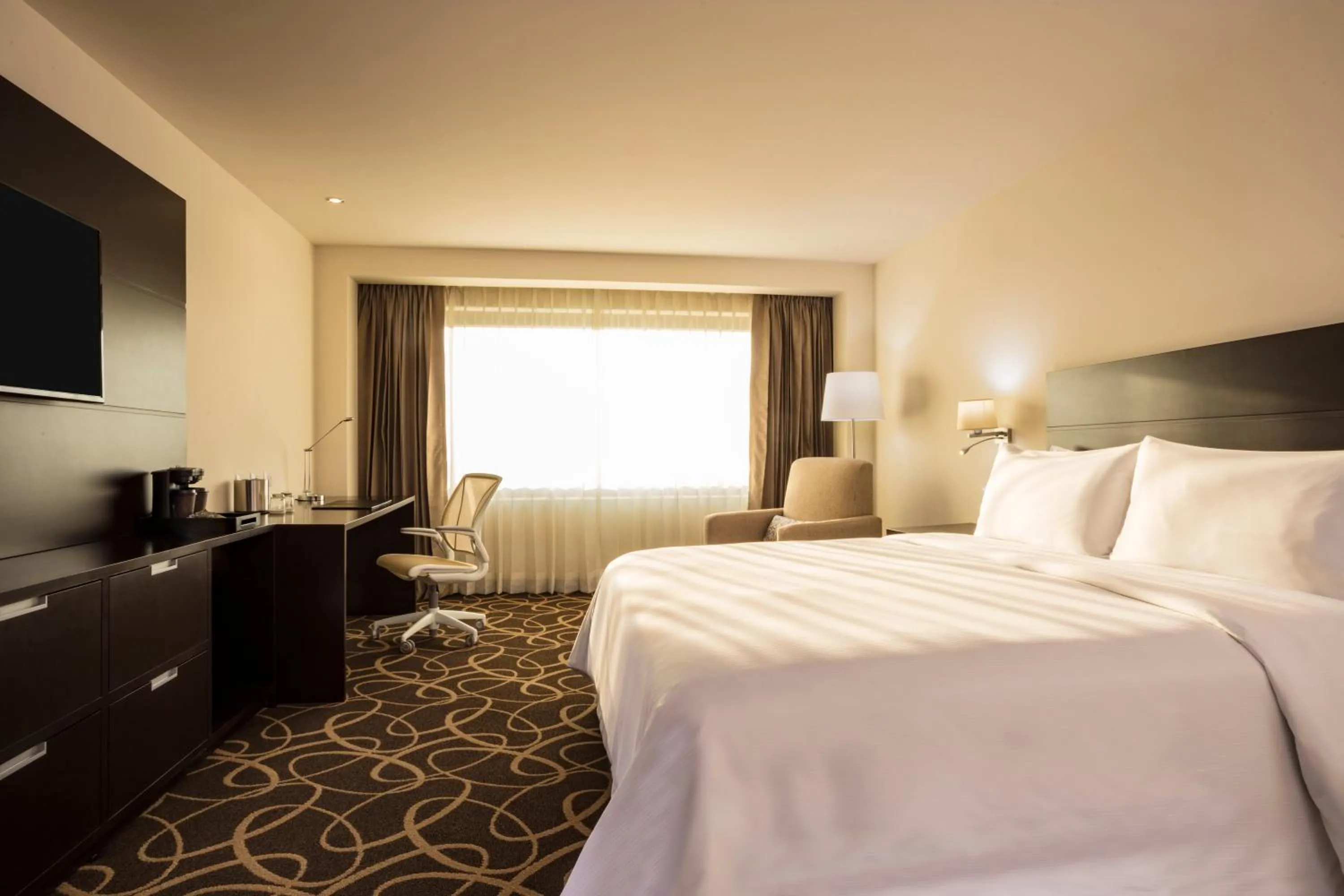 TV and multimedia, Bed in Doubletree By Hilton Toluca