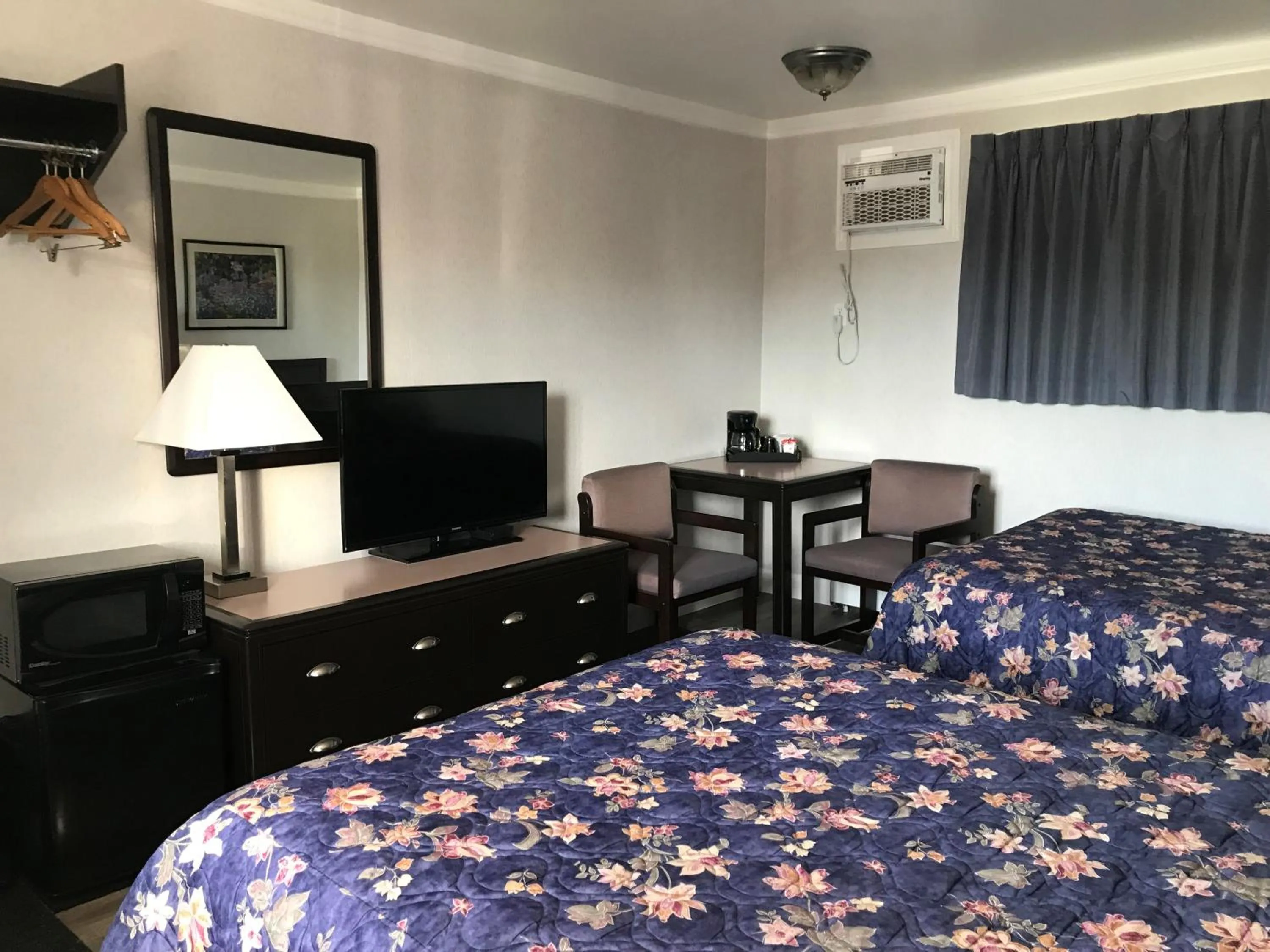 Bedroom, Bed in Tay Inn