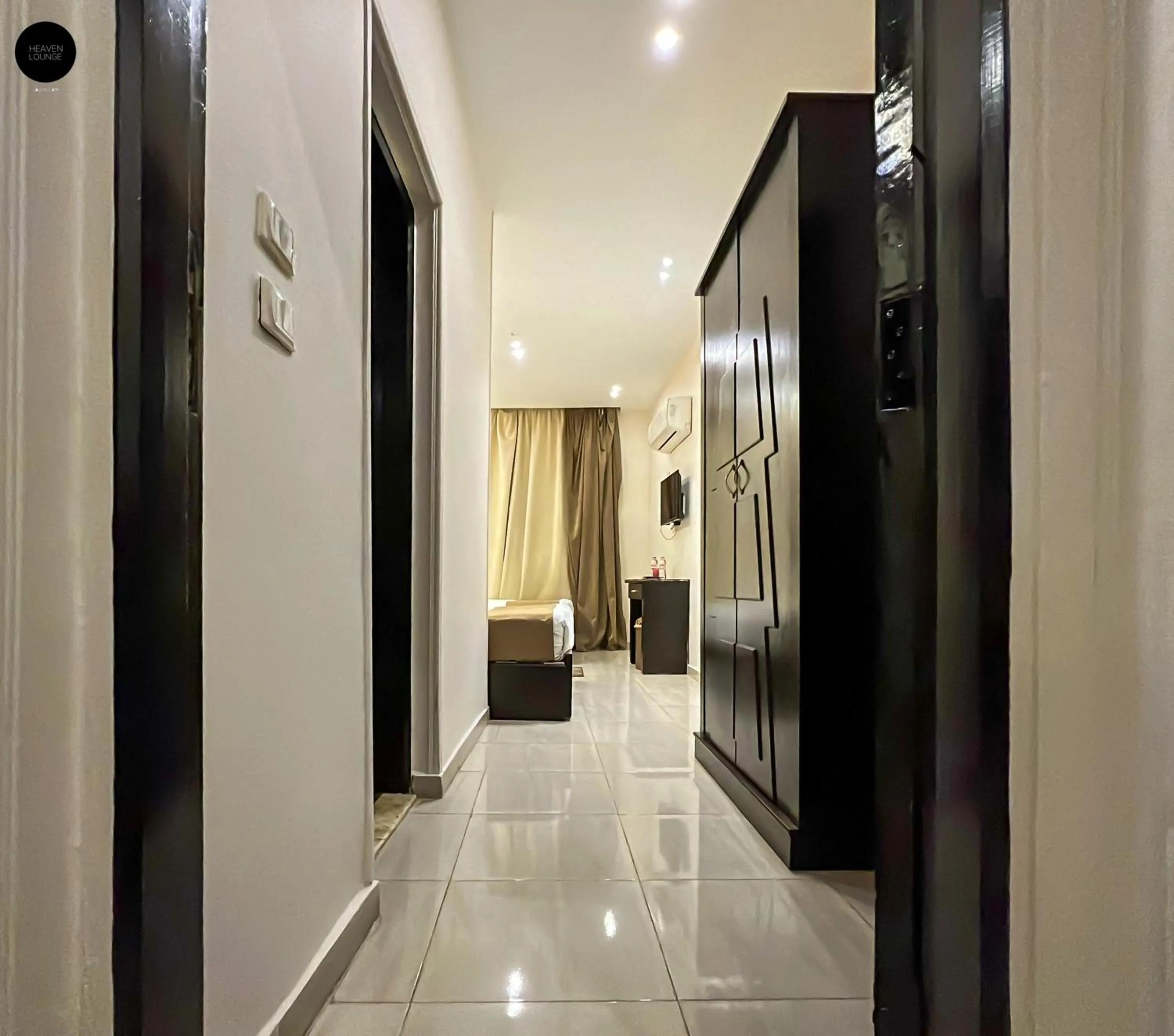 wardrobe in Giza Pyramids View Inn