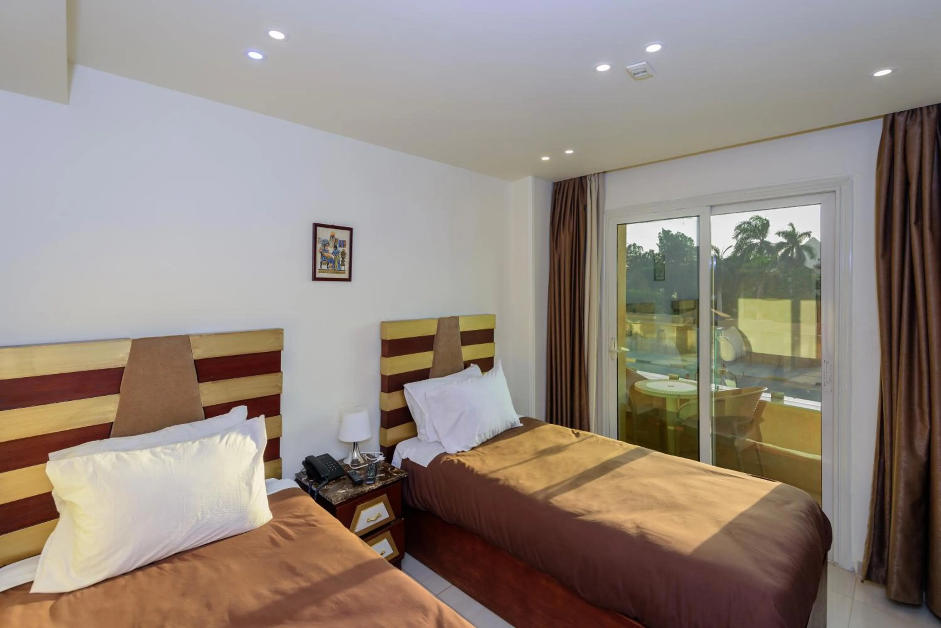 Balcony/Terrace, Bed in Giza Pyramids View Inn