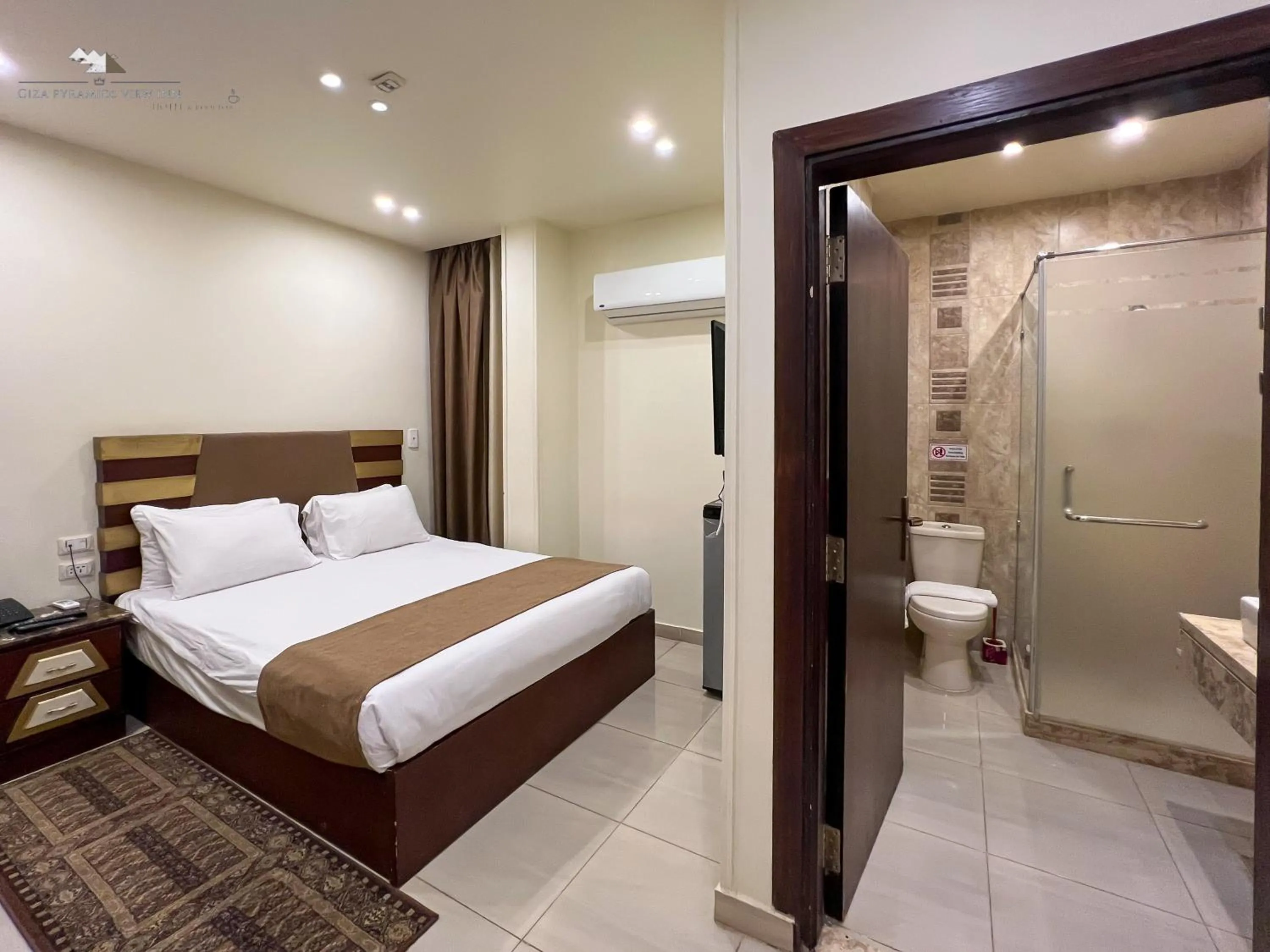 Bathroom, Bed in Giza Pyramids View Inn