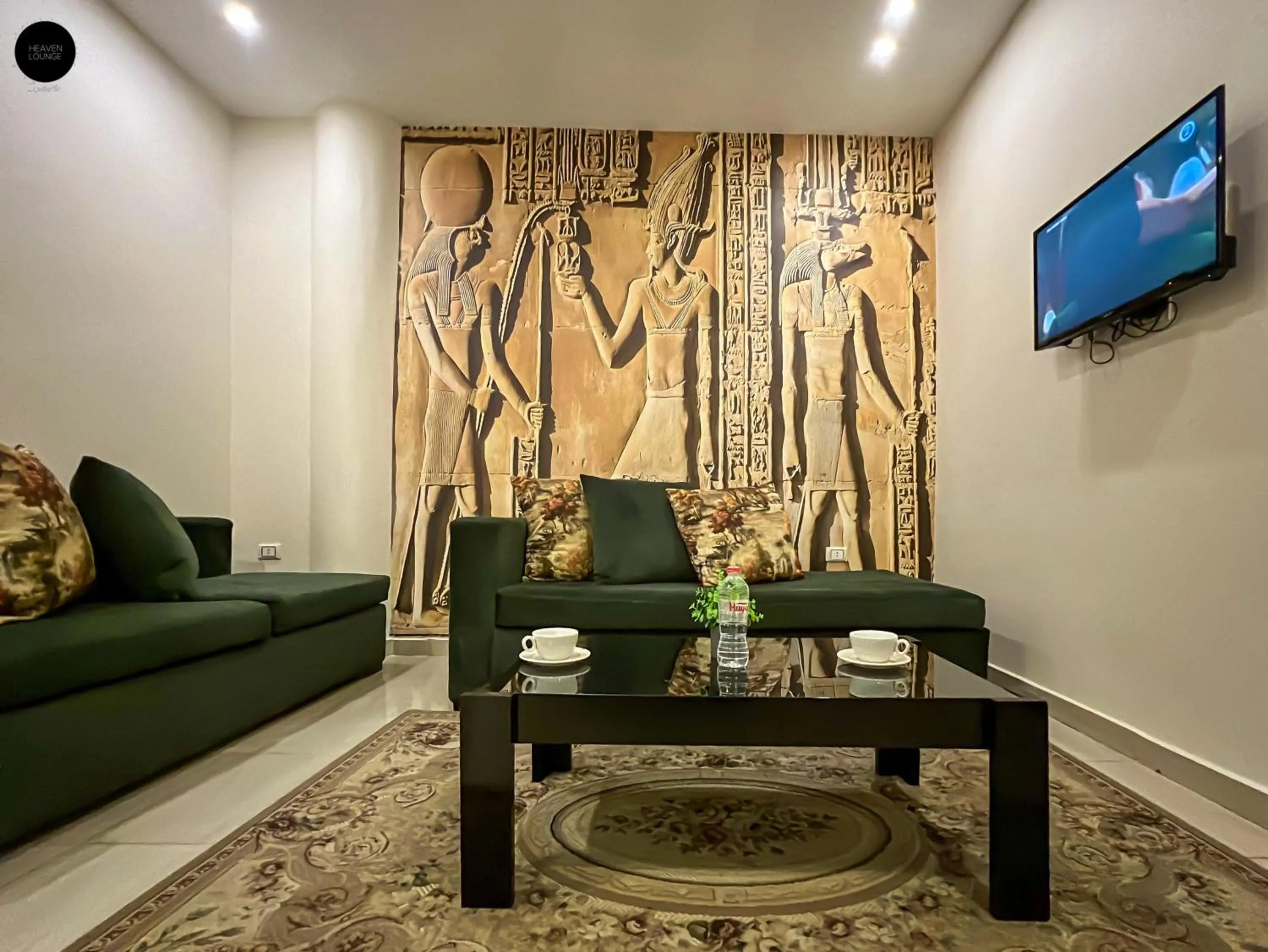 Communal lounge/ TV room in Giza Pyramids View Inn