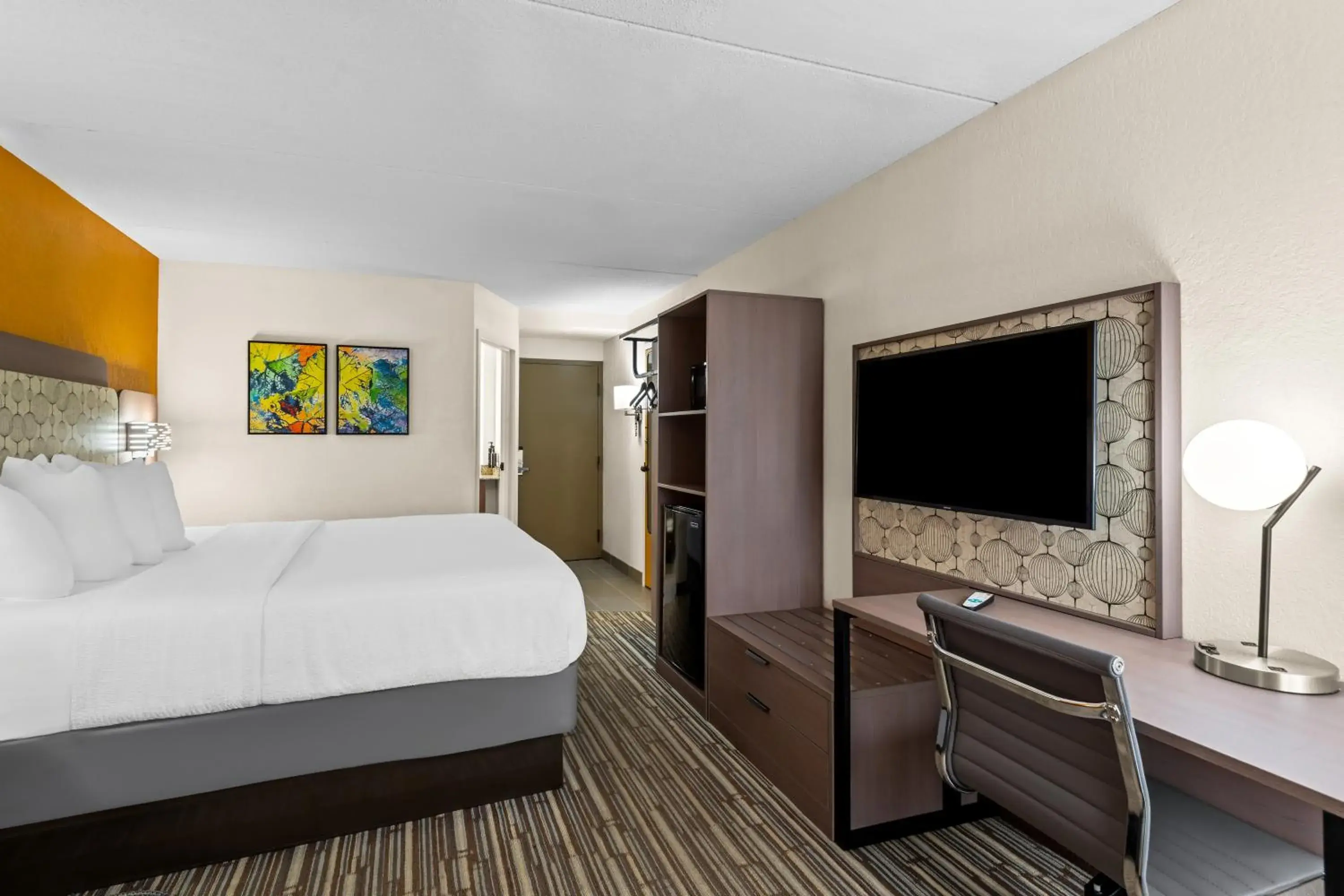 King Room - Non Smoking in Hotel Concord Syracuse, an Ascend Collection Hotel King Room - Non Smoking in Hotel Concord Syracuse, an Ascend Collection Hotel