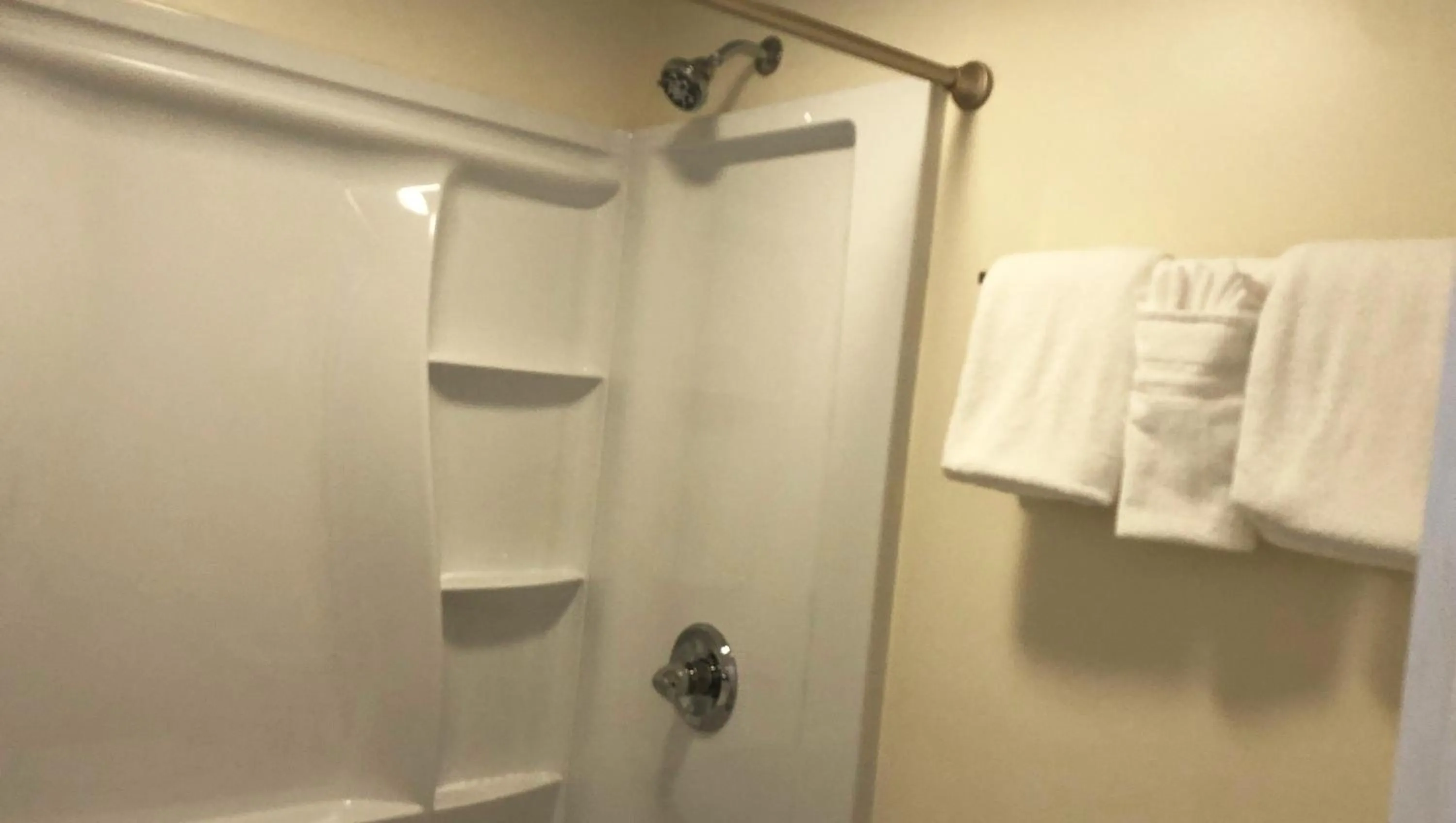 Bathroom in Colonial Inn Ellsworth