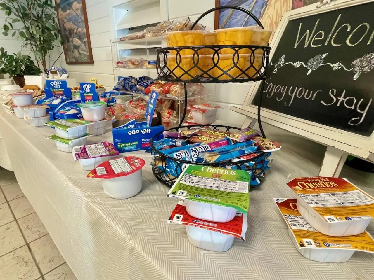 Breakfast in Colonial Inn Ellsworth