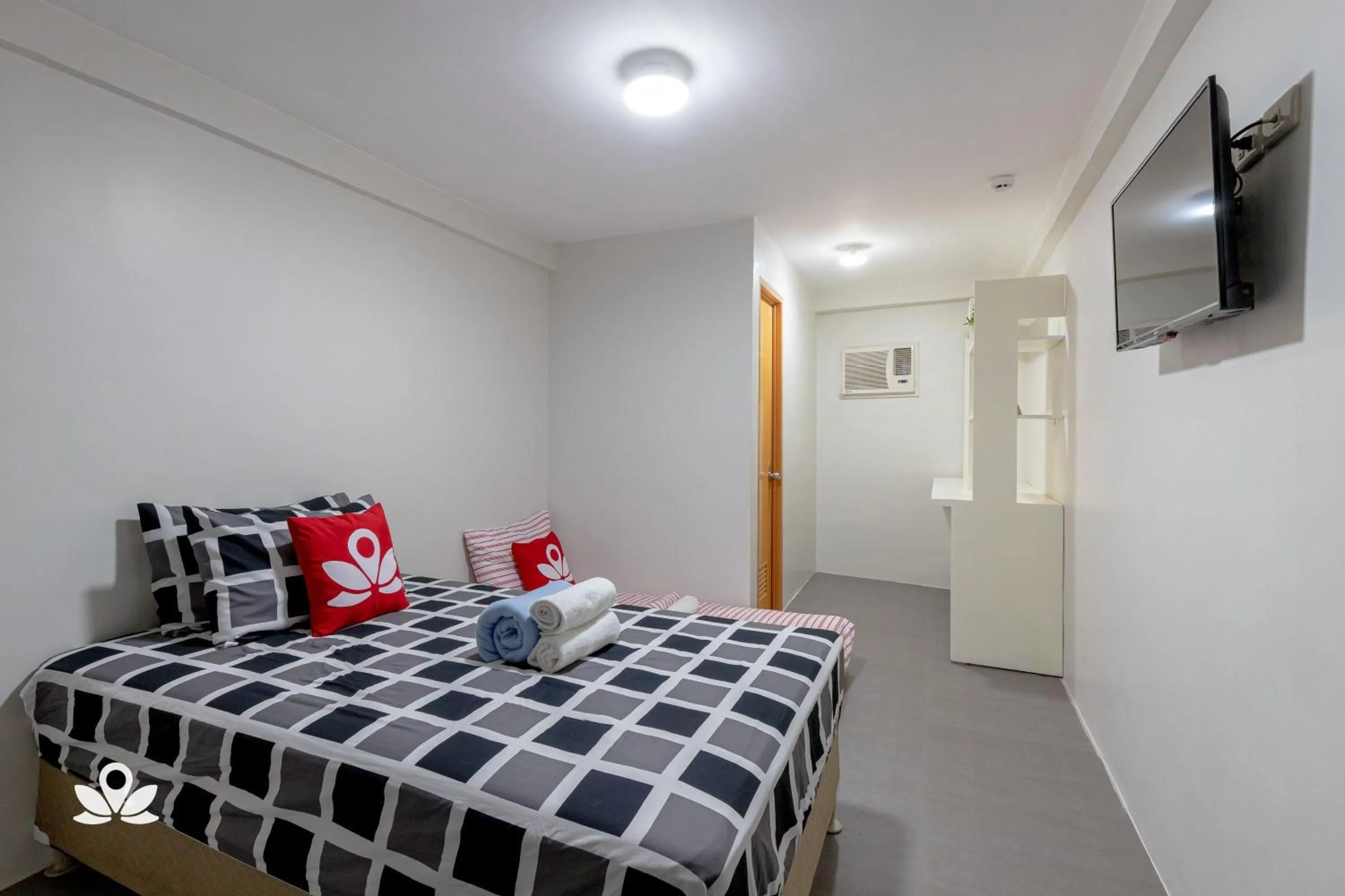 Bed in Happy Grey Hotel Vigan