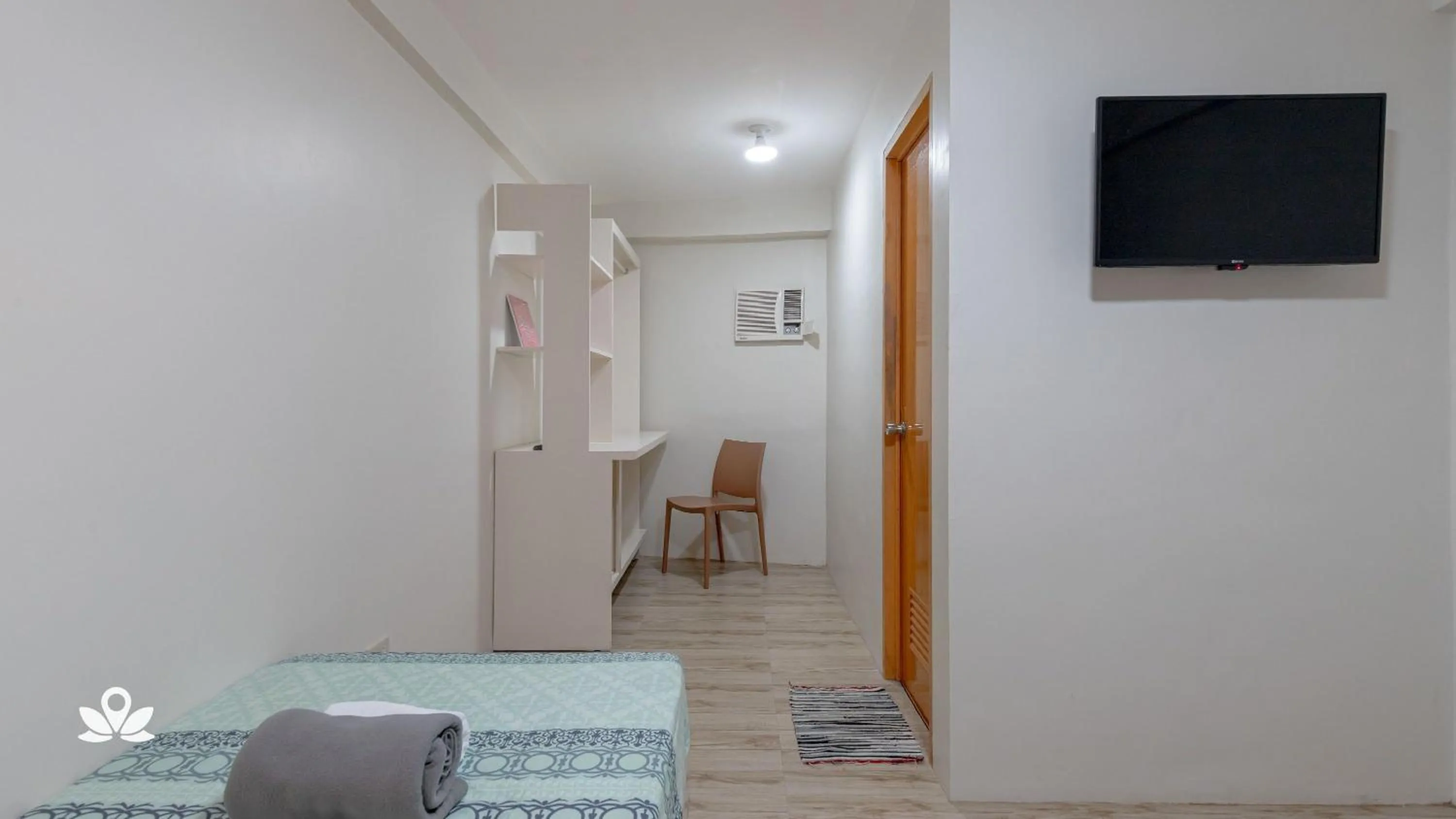 TV and multimedia, Bed in Happy Grey Hotel Vigan