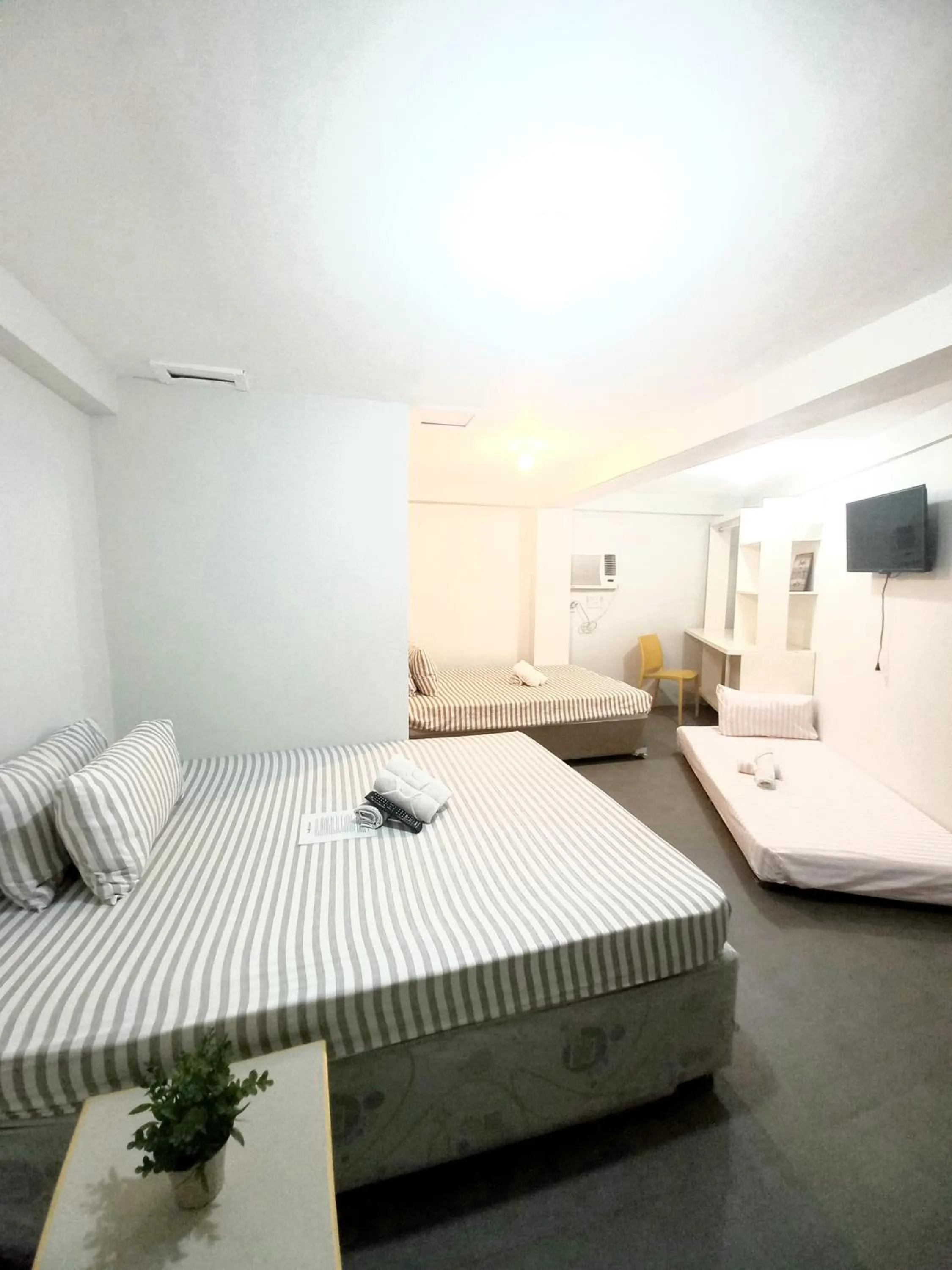 Bed in Happy Grey Hotel Vigan