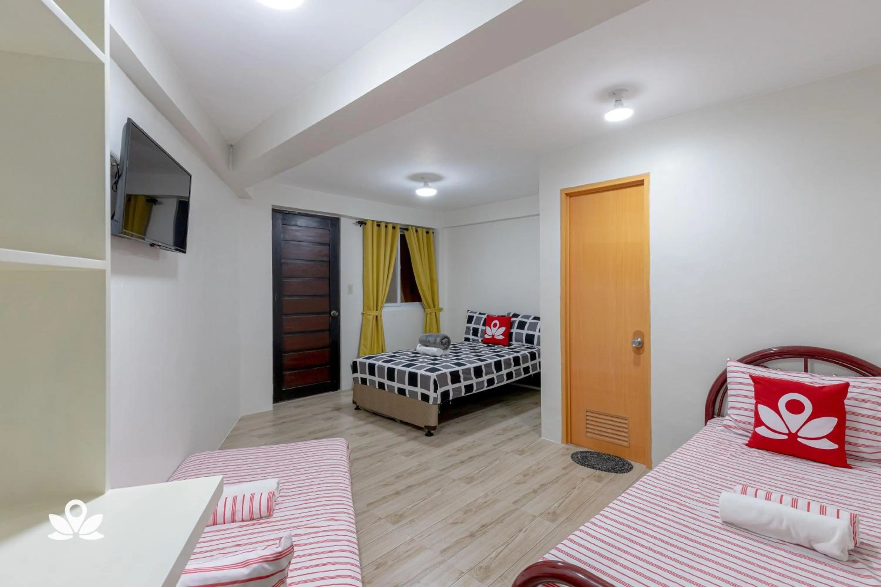 Bed in Happy Grey Hotel Vigan