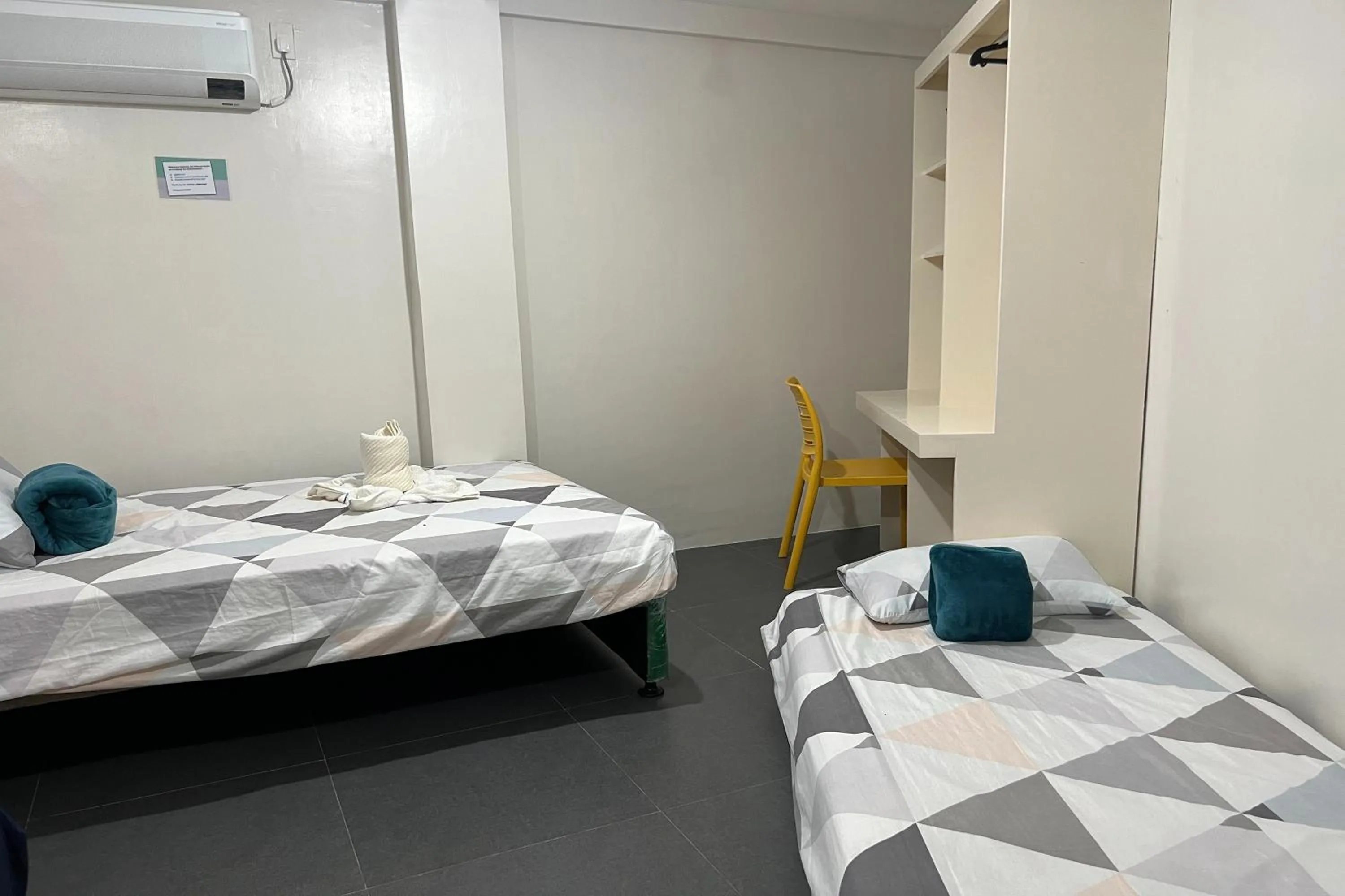 Bed in Happy Grey Hotel Vigan