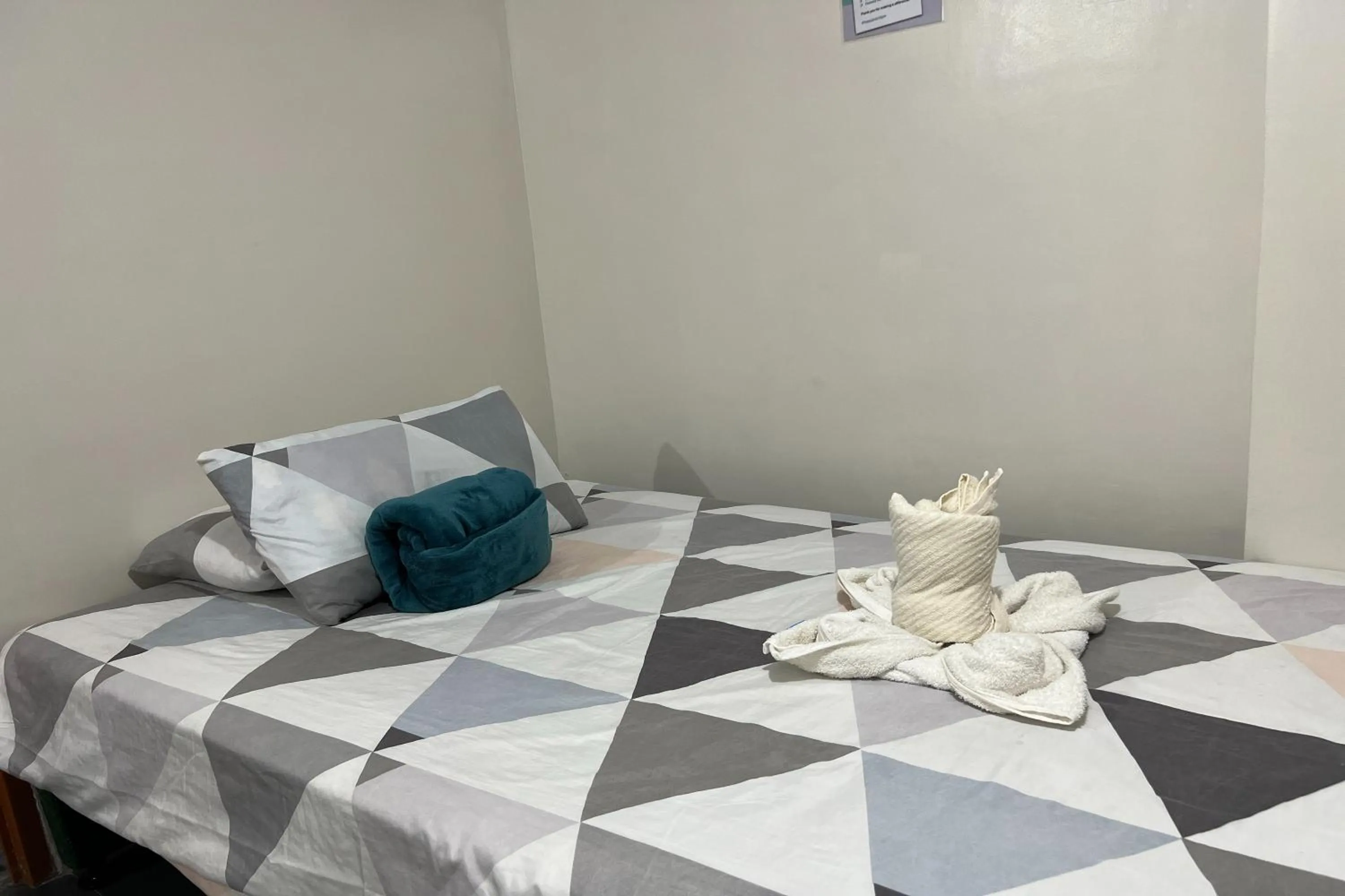 Bed in Happy Grey Hotel Vigan