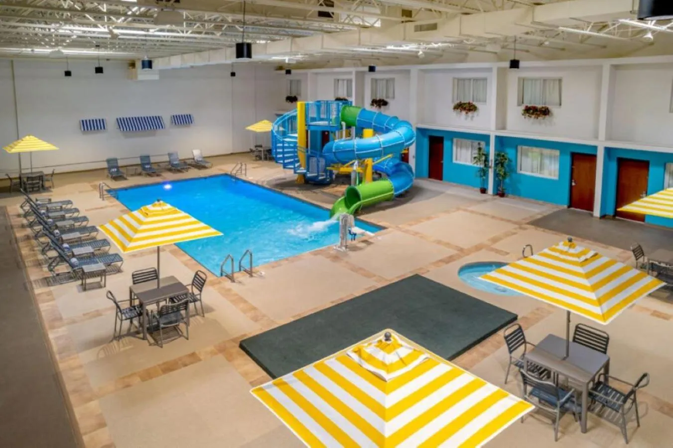 Swimming pool in Grand Williston Hotel and Conference Center