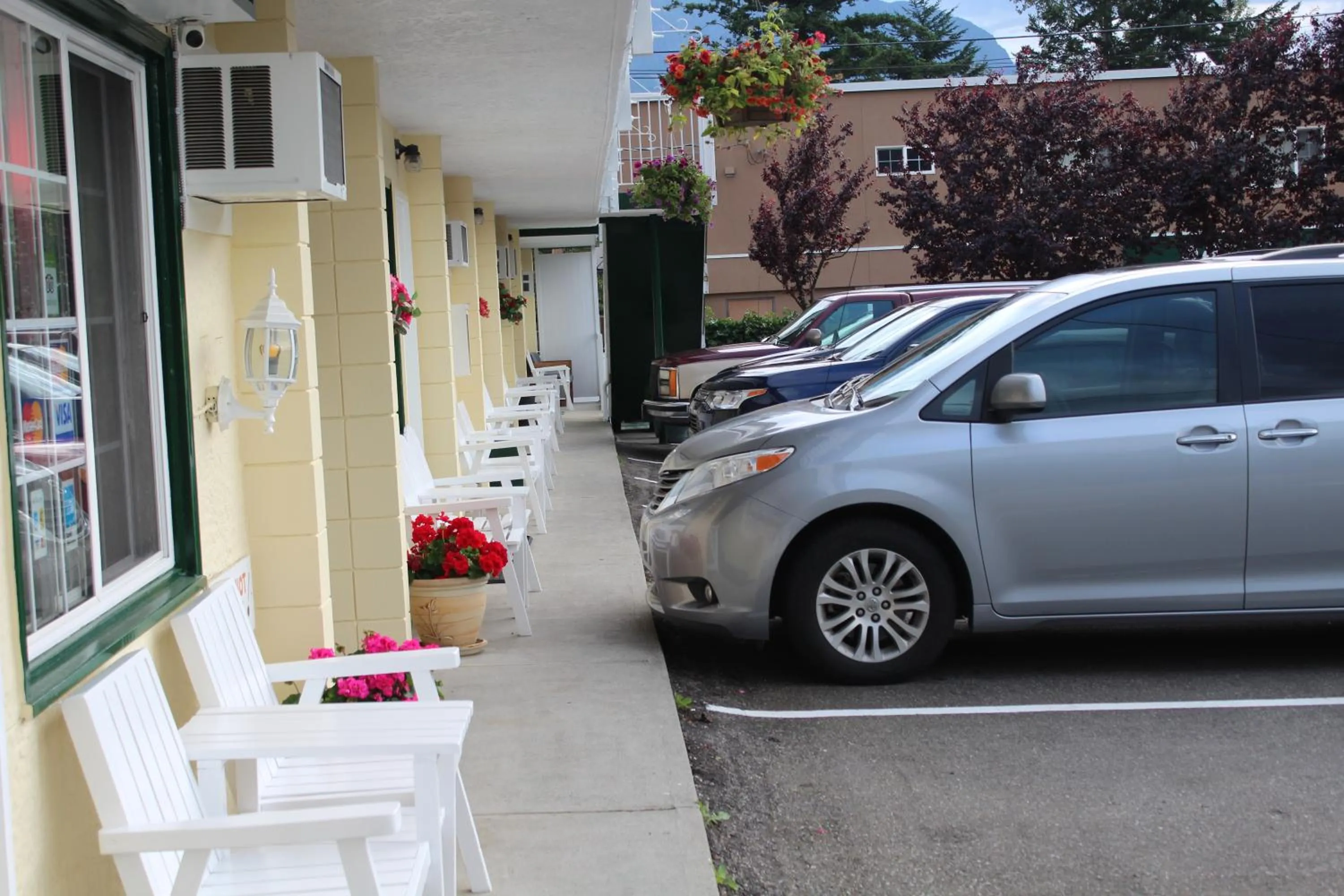 Property building in Best Continental Motel