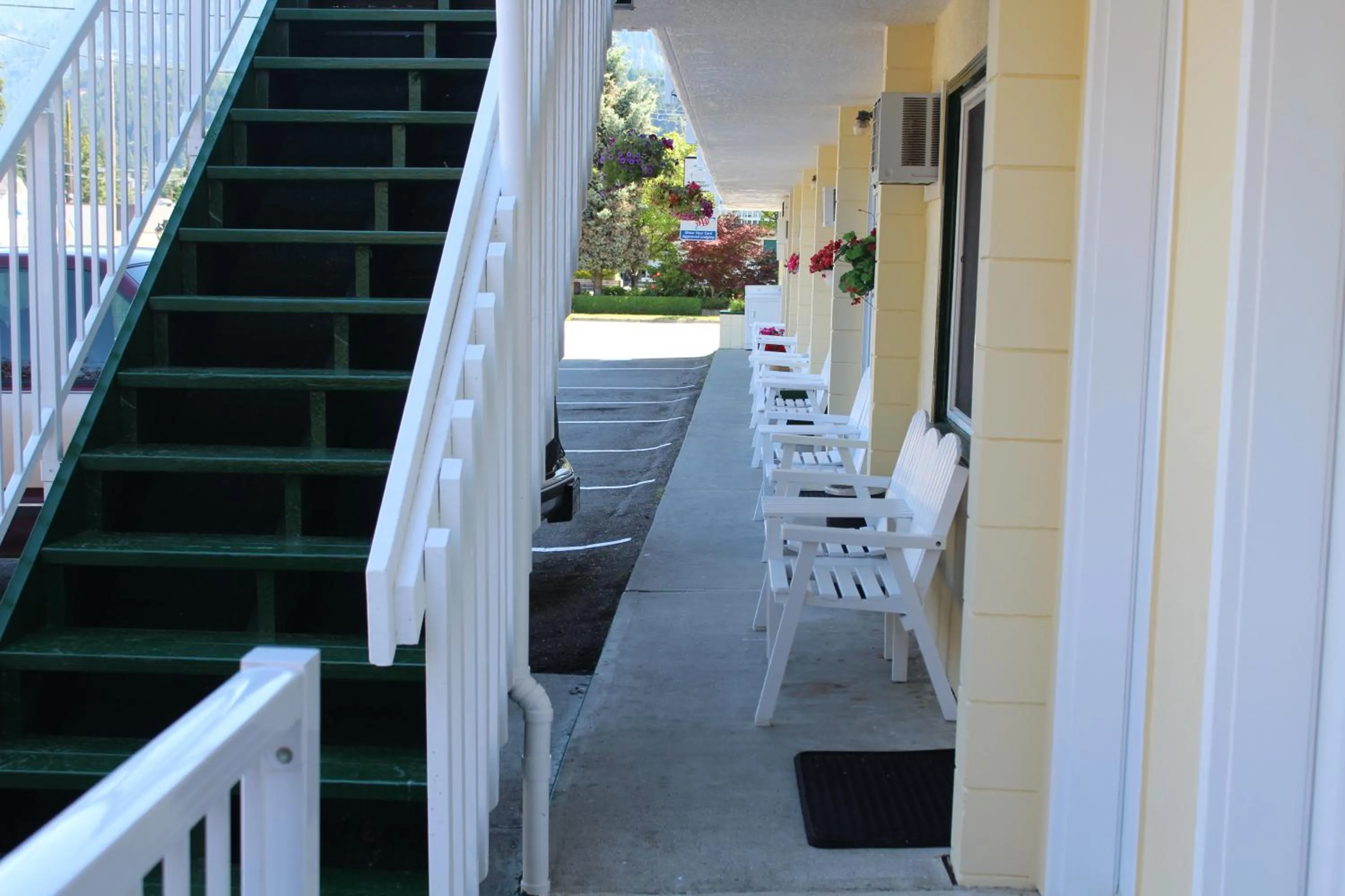 Property building in Best Continental Motel