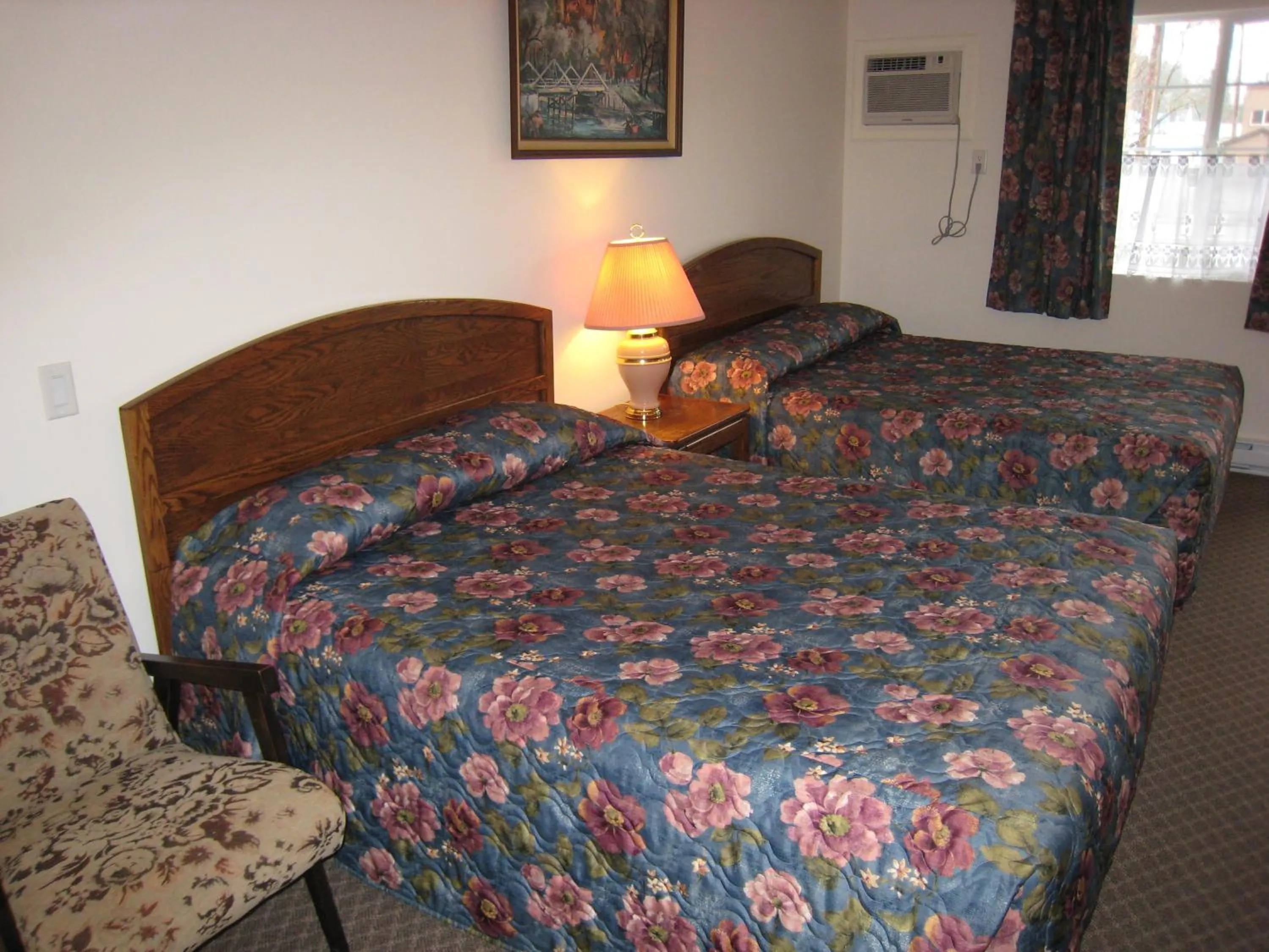 Bed in Best Continental Motel