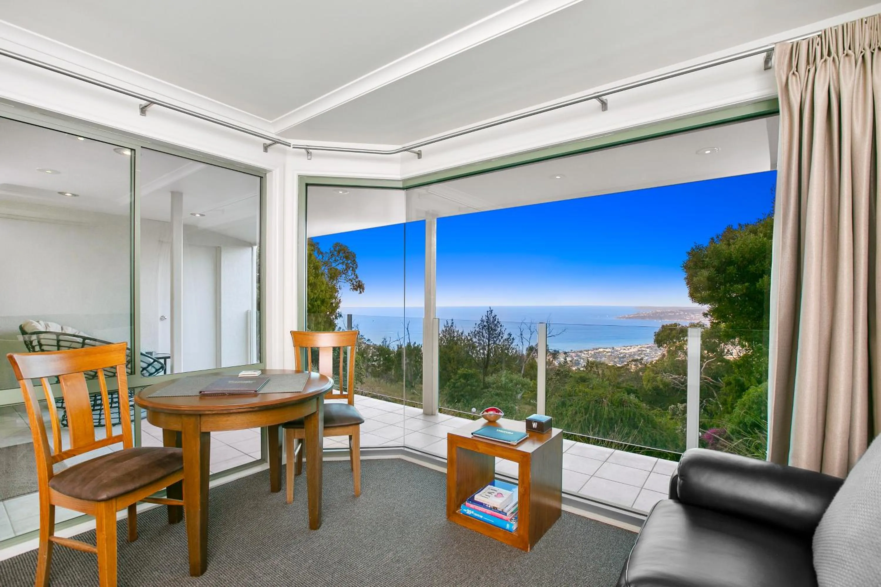 Dining area in Arthurs Views