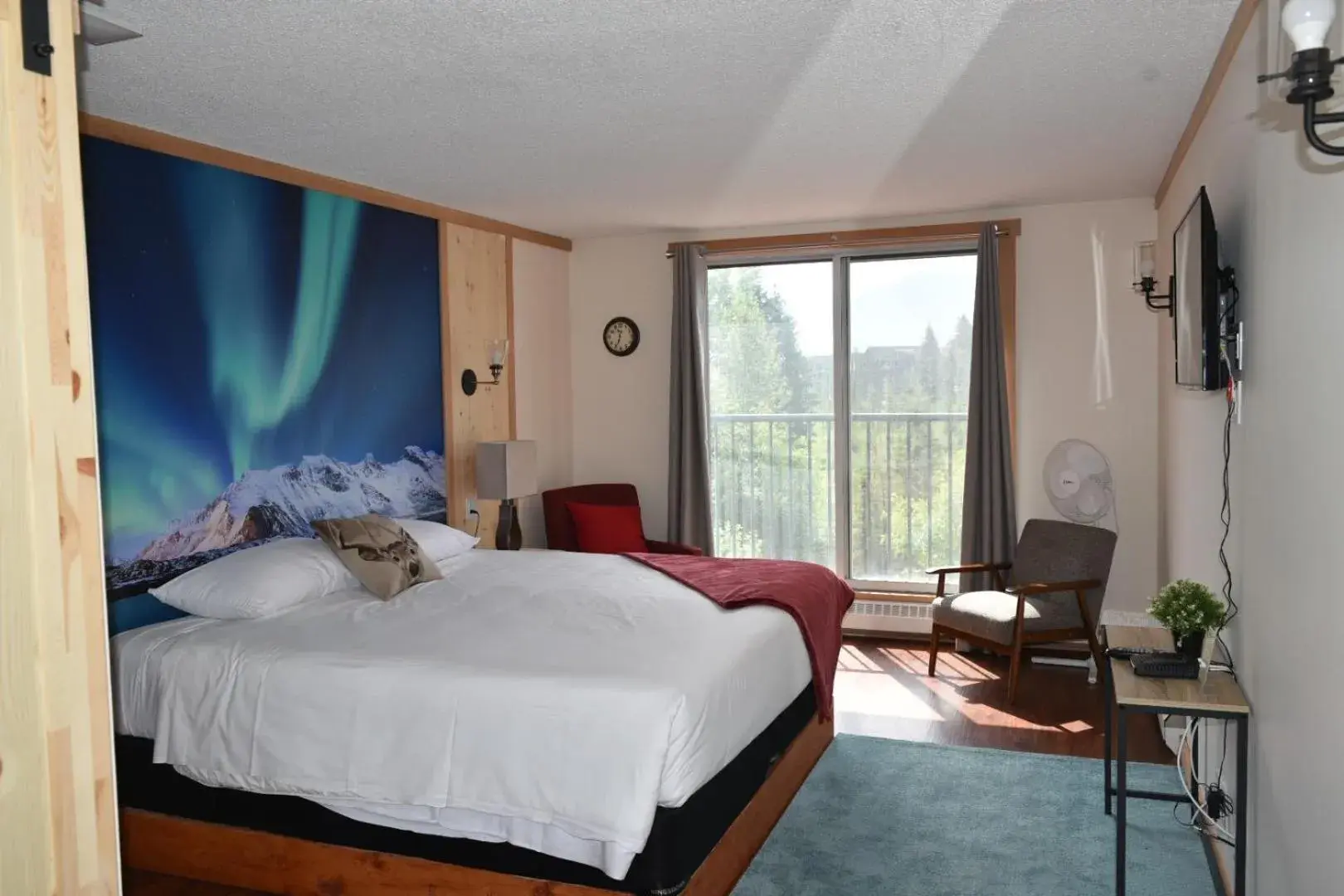 Three Sisters King Supreme - No Pets and No A/C in The Drake Inn Three Sisters King Supreme - No Pets and No A/C in The Drake Inn