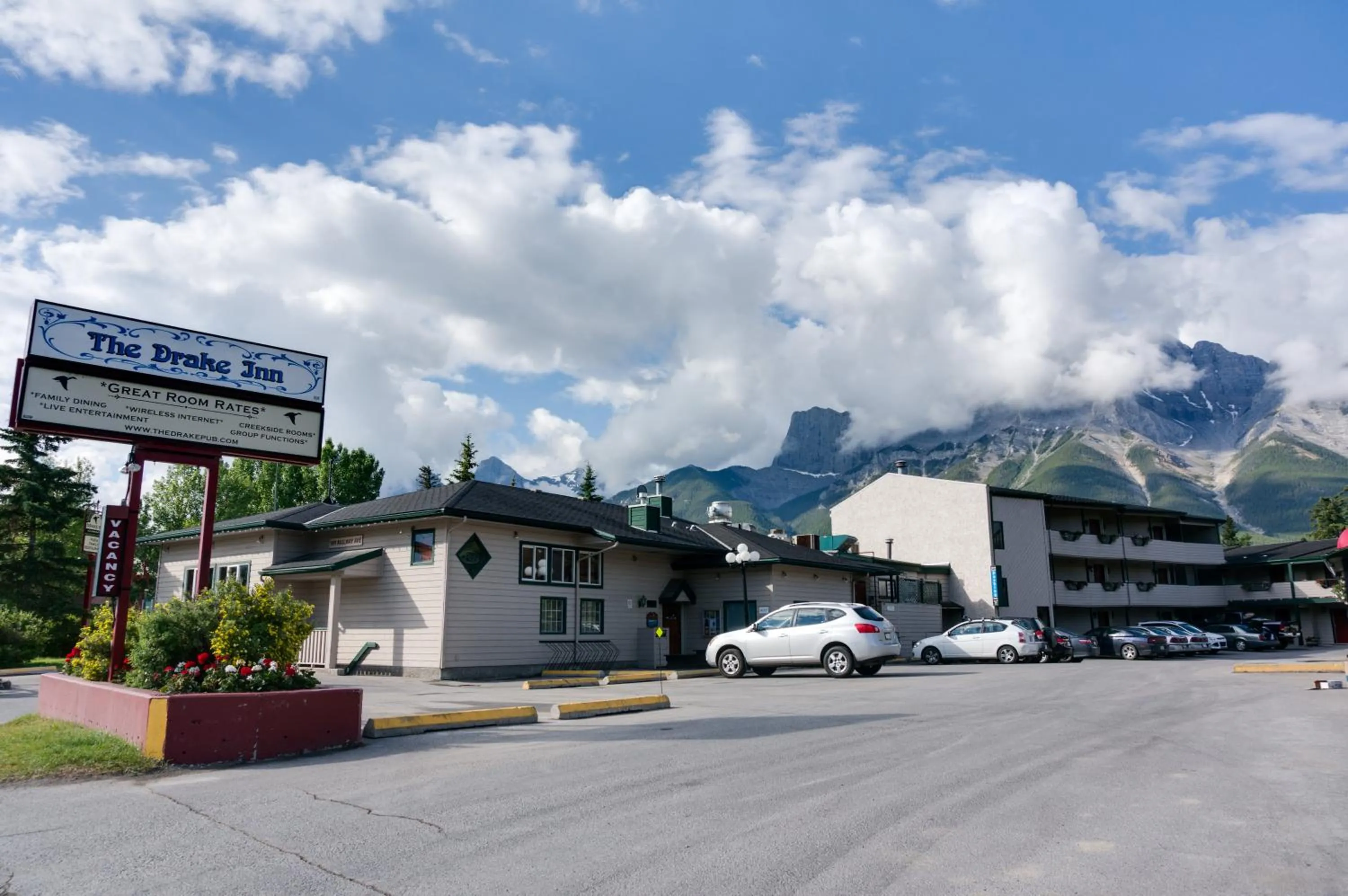 Facade/entrance in The Drake Inn