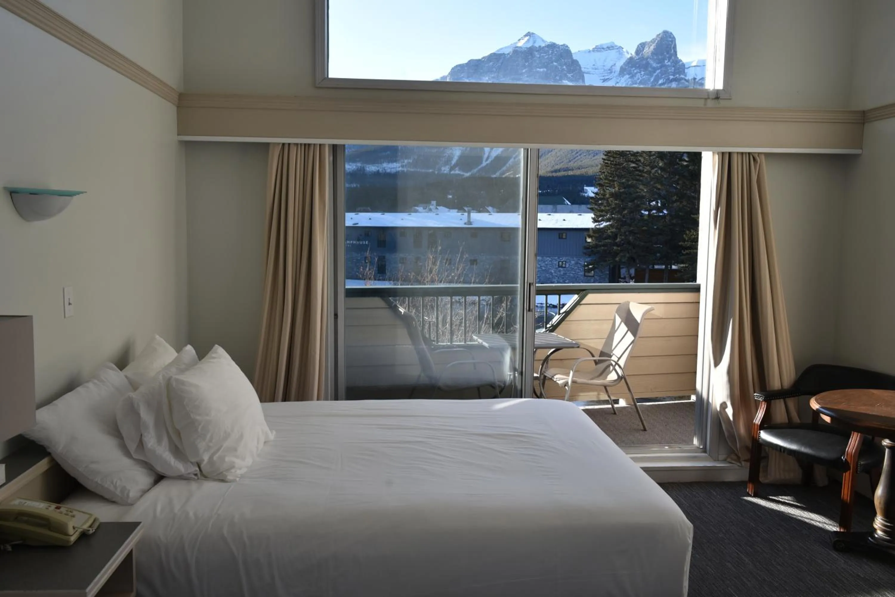 Bed in The Drake Inn