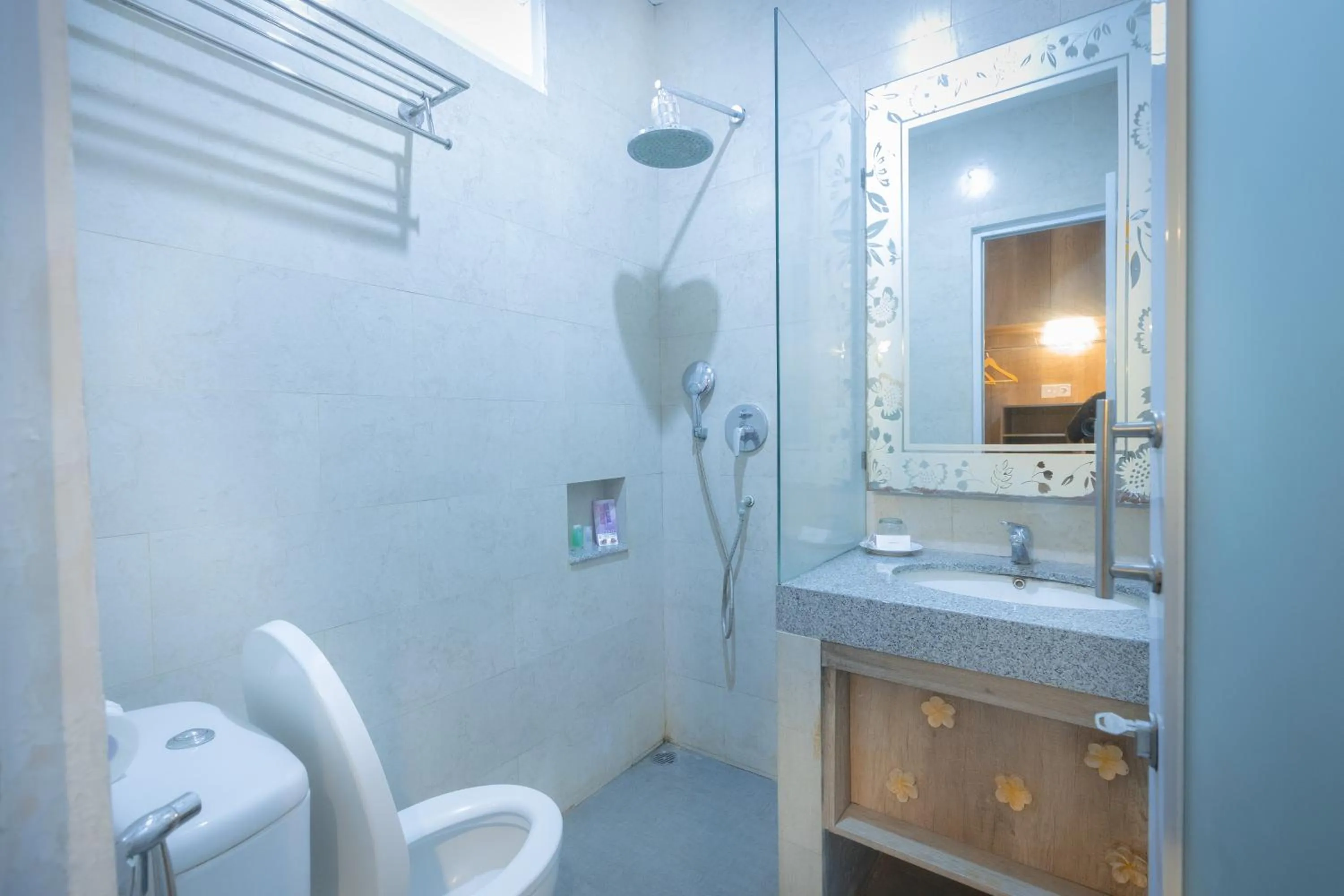 Shower in The Nyaman Hotel Bali