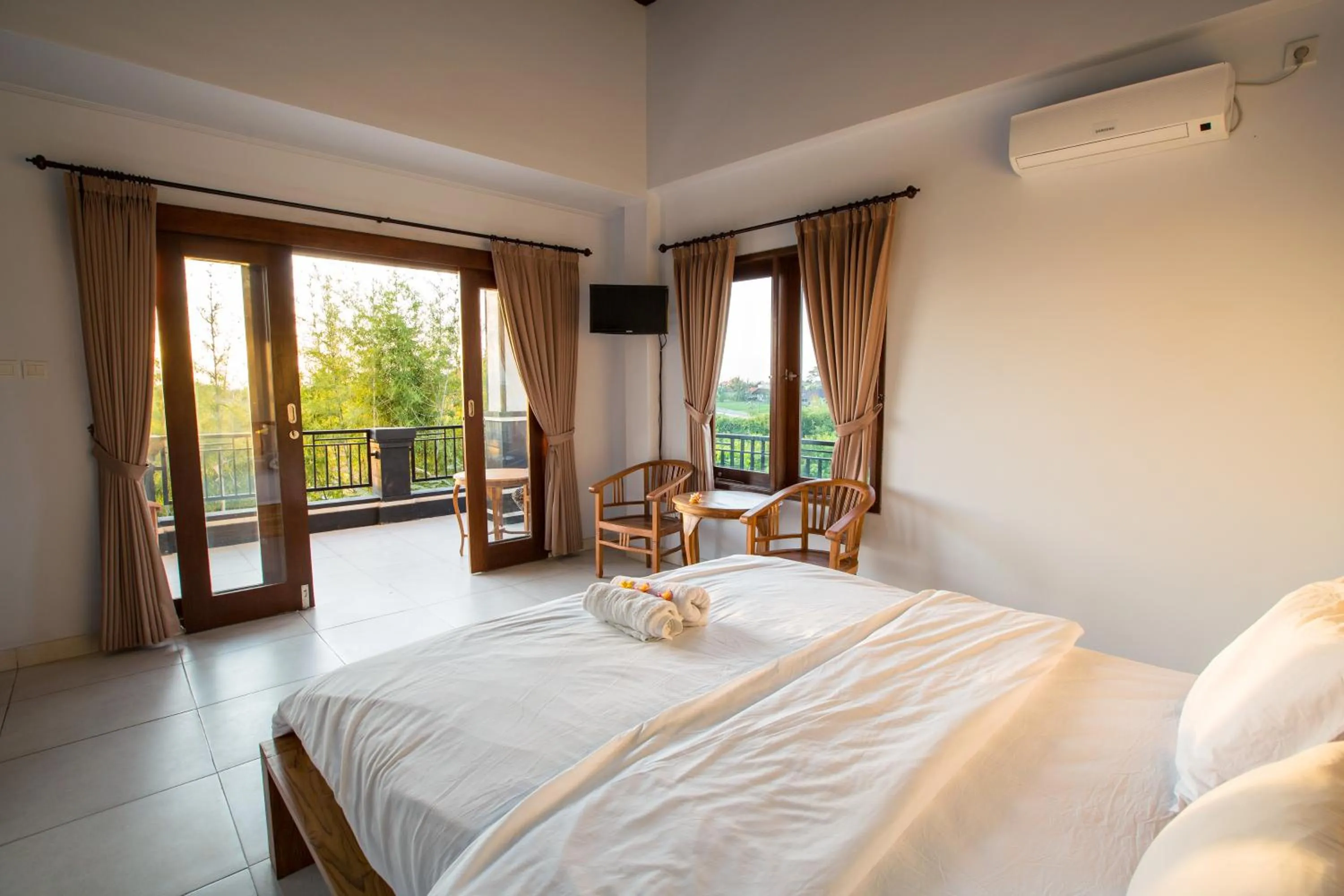 Photo of the whole room, Bed in Pande Homestay