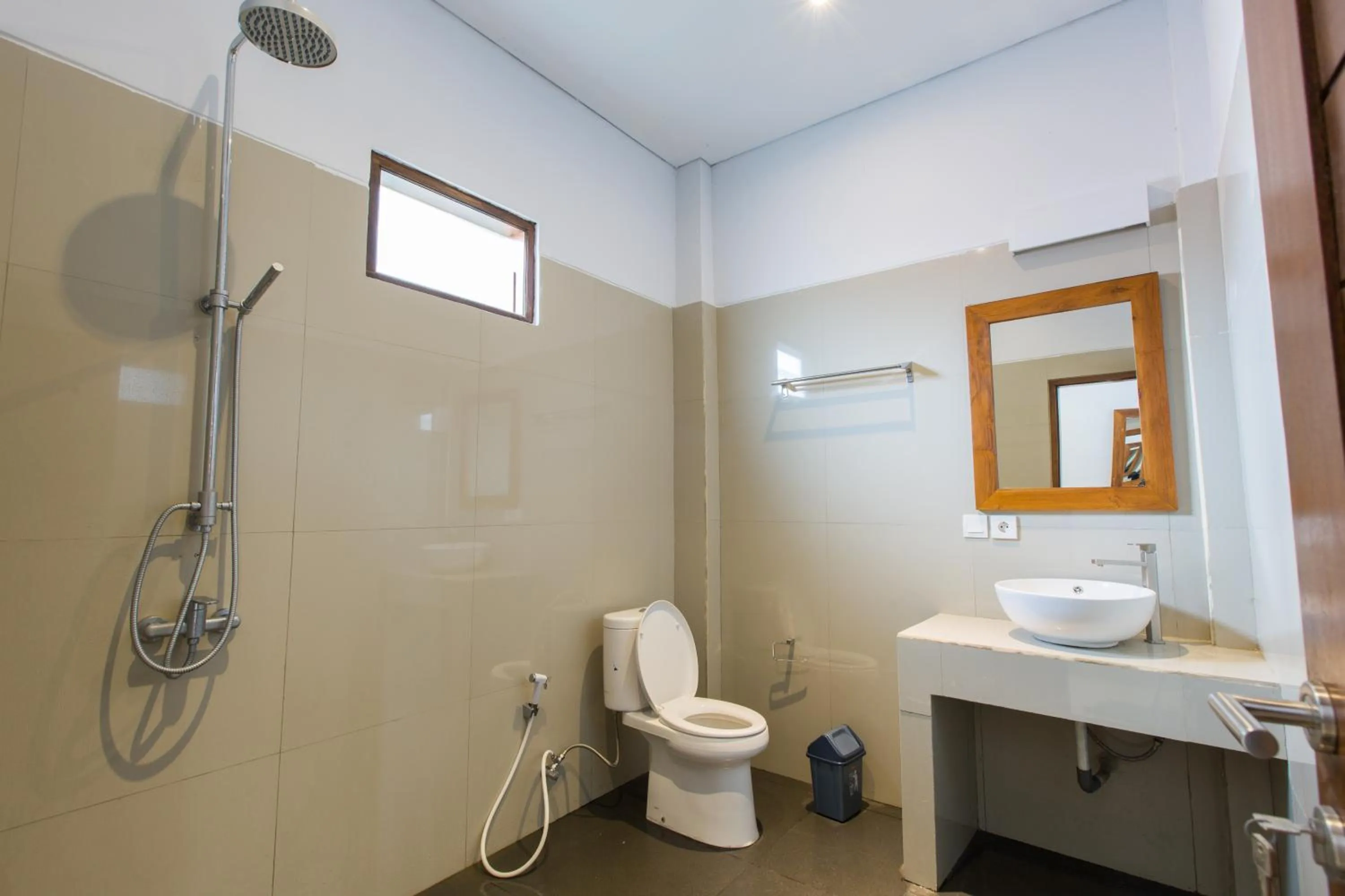 Shower in Pande Homestay