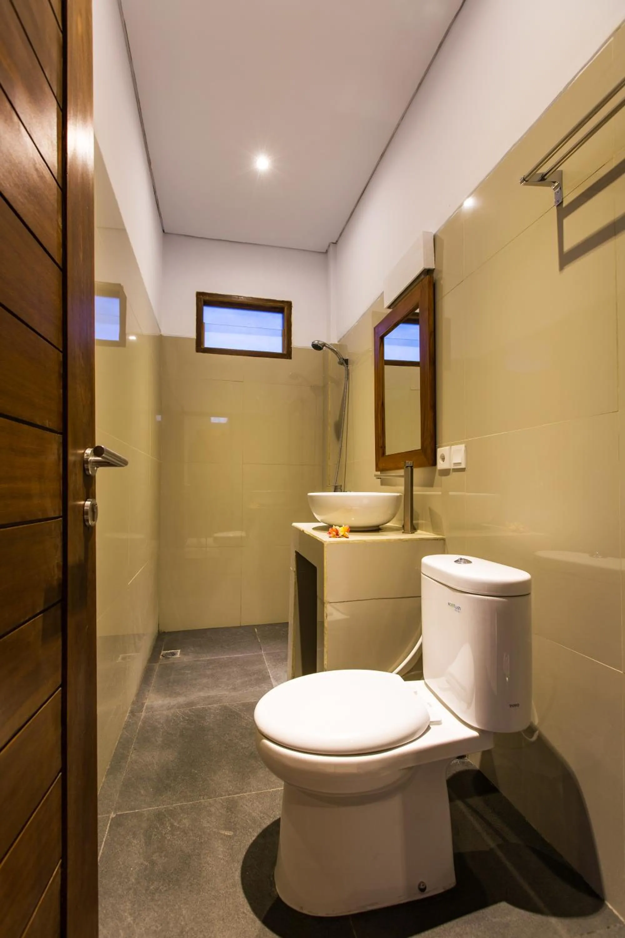 Shower in Pande Homestay