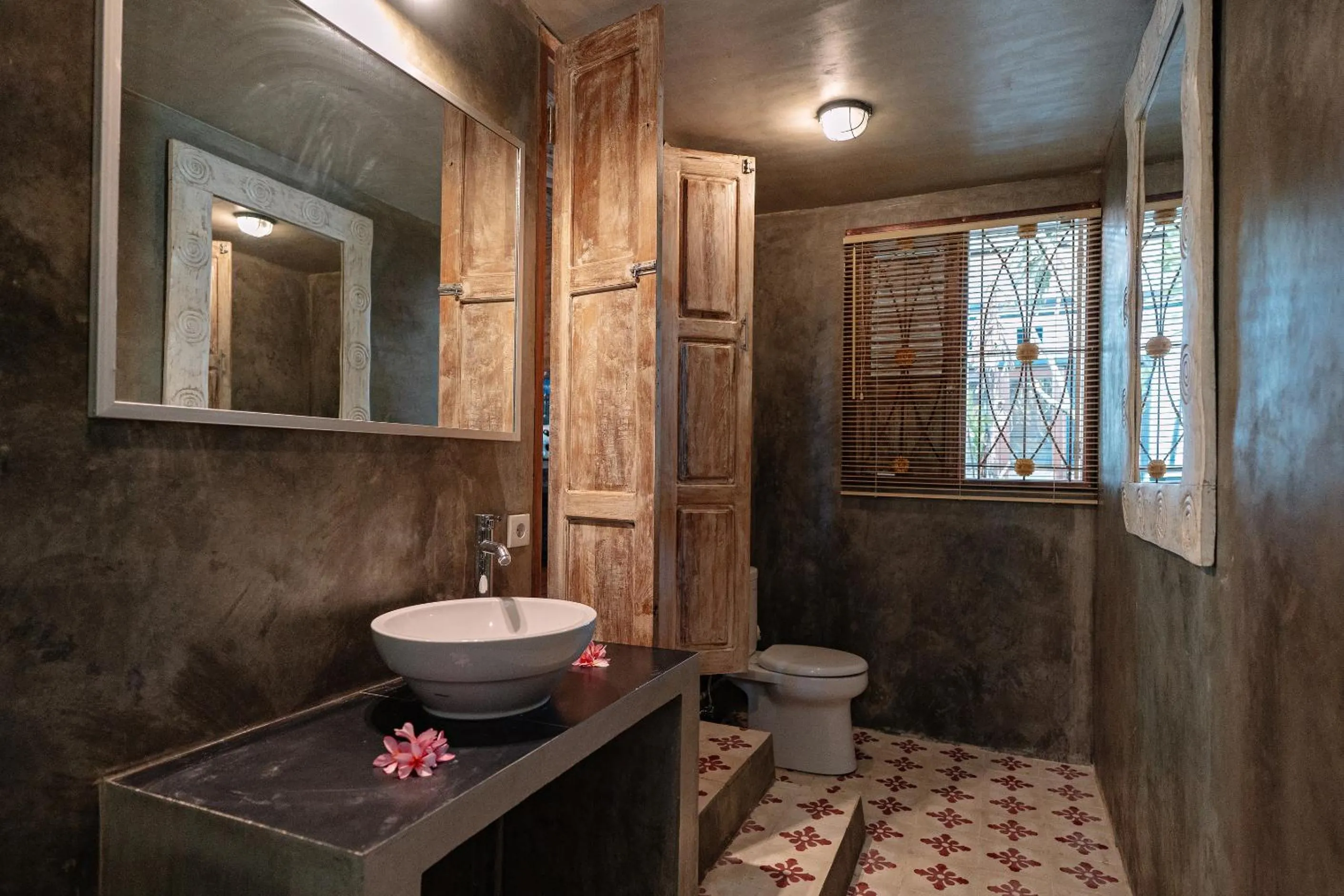 Shower in Pande Homestay