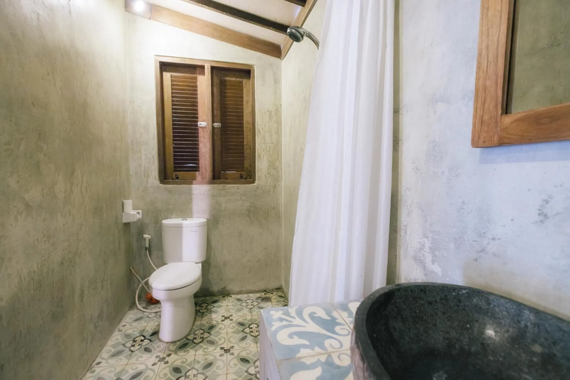 Shower in Pande Homestay