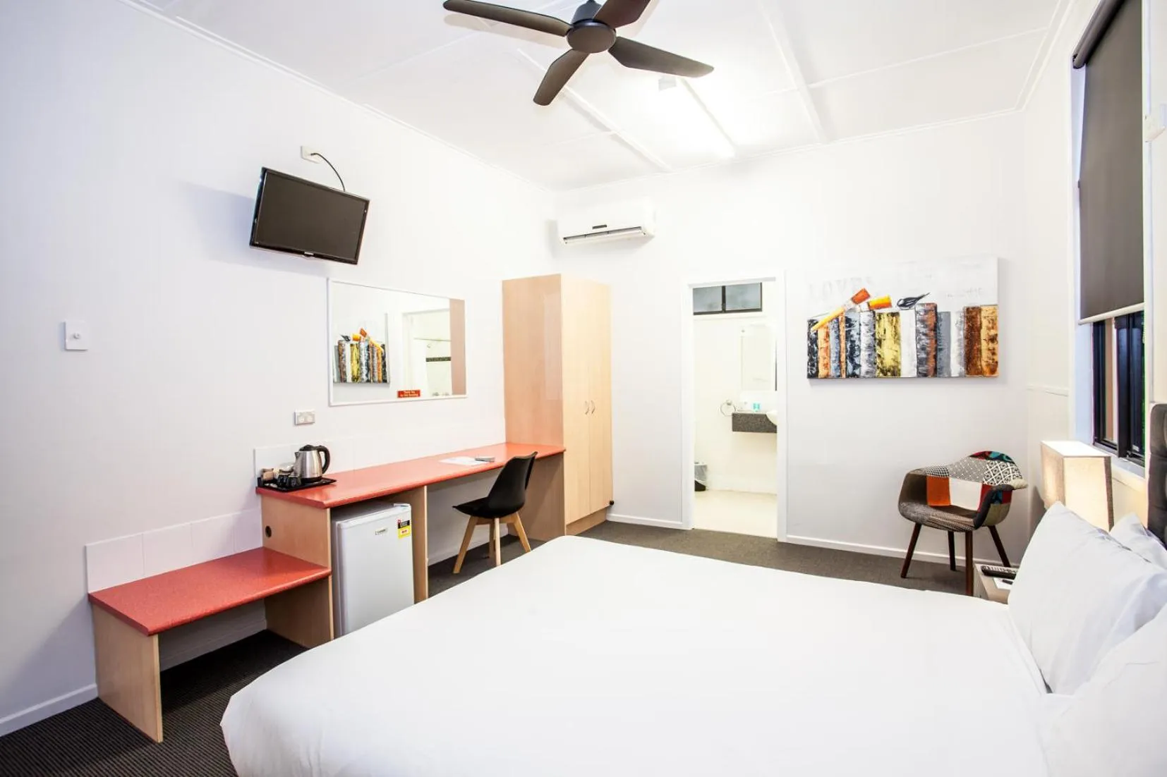 Bedroom, Bed in Darra Motel & Conference Centre