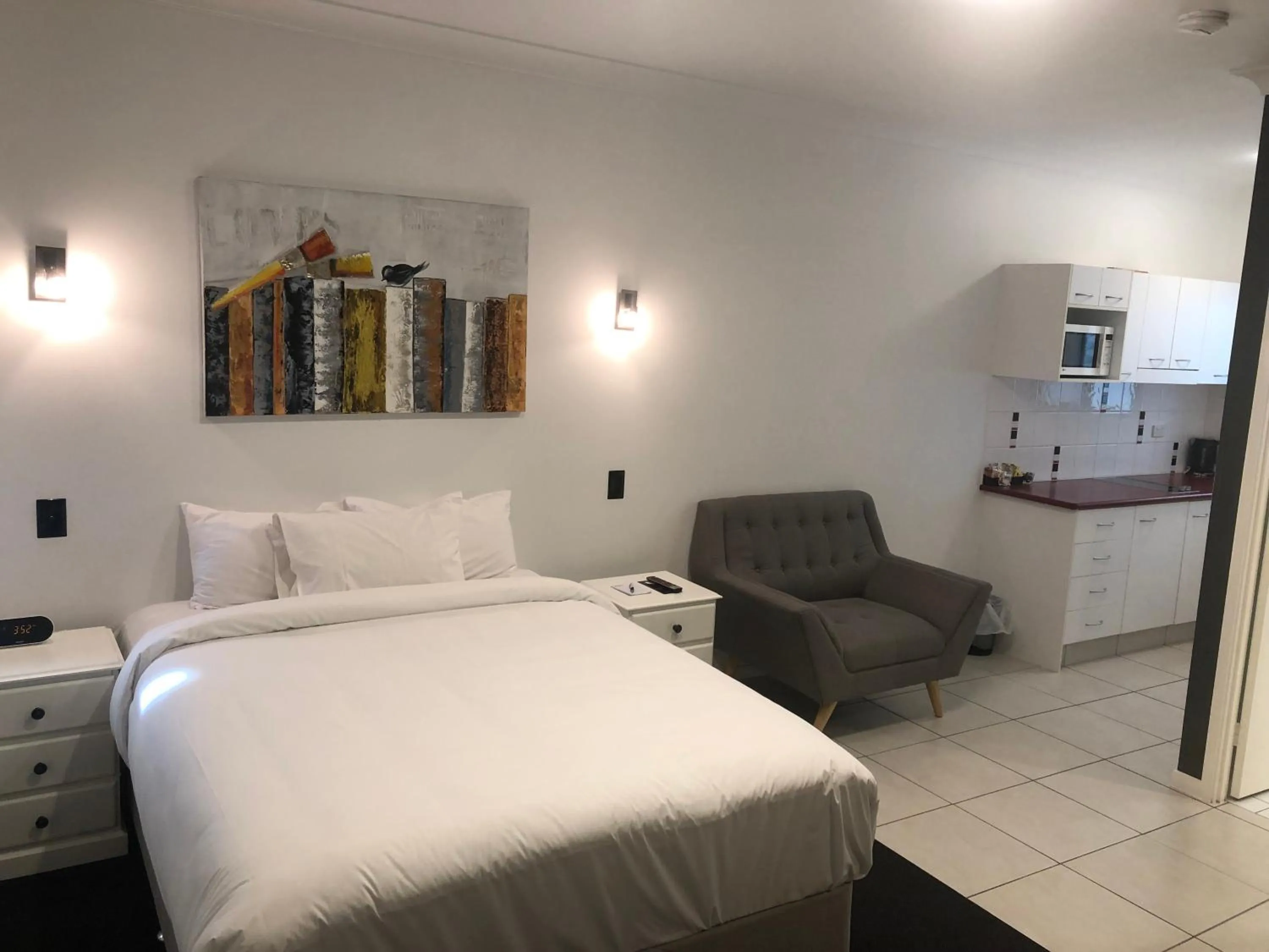 Bed in Darra Motel & Conference Centre