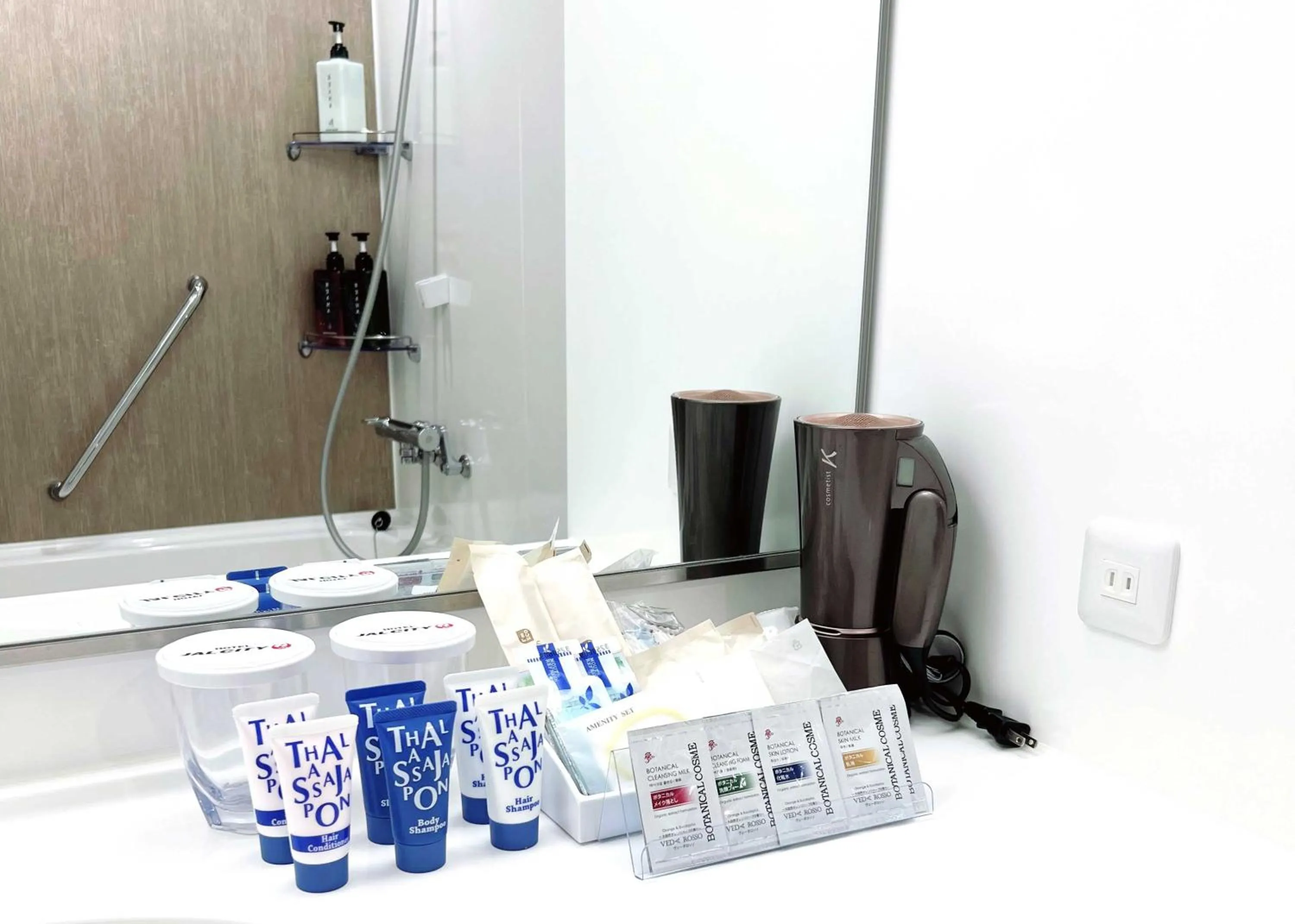 Photo of the whole room in Hotel JAL City Nagano