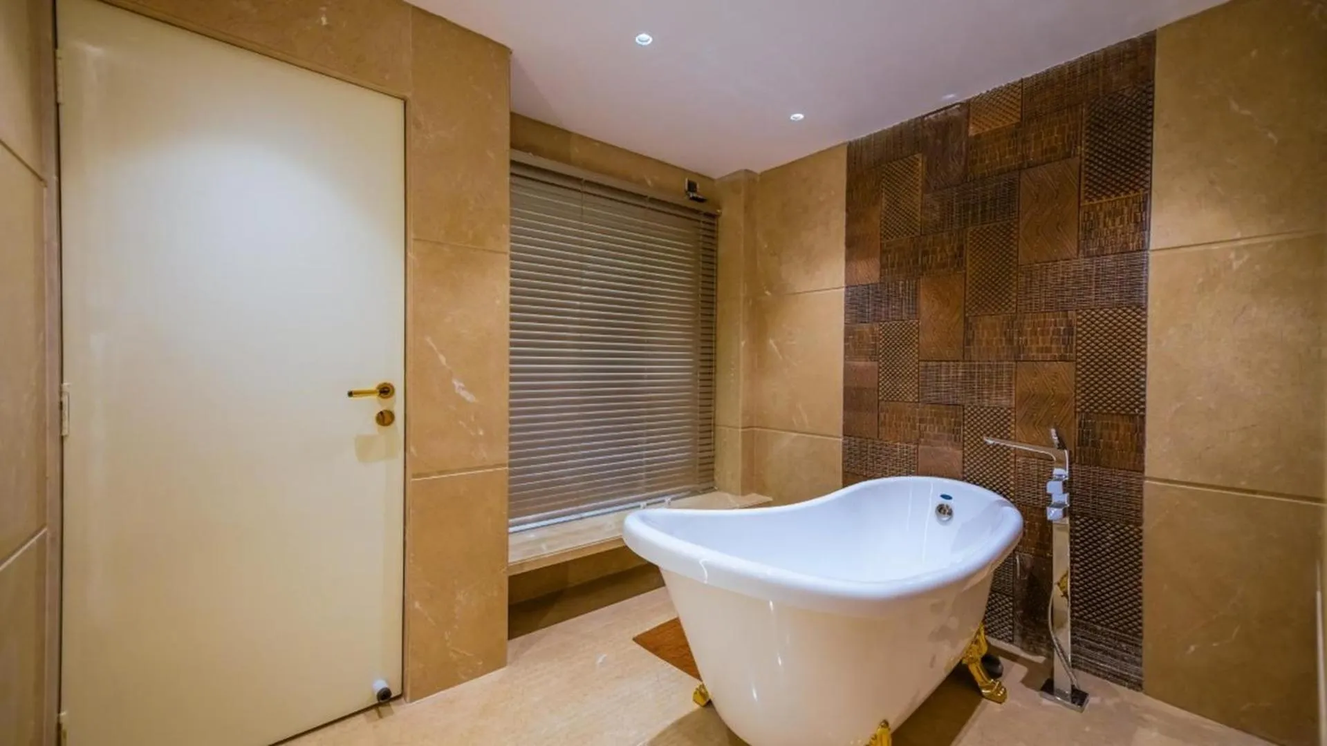 Bathroom in Hotel Holiday Resort