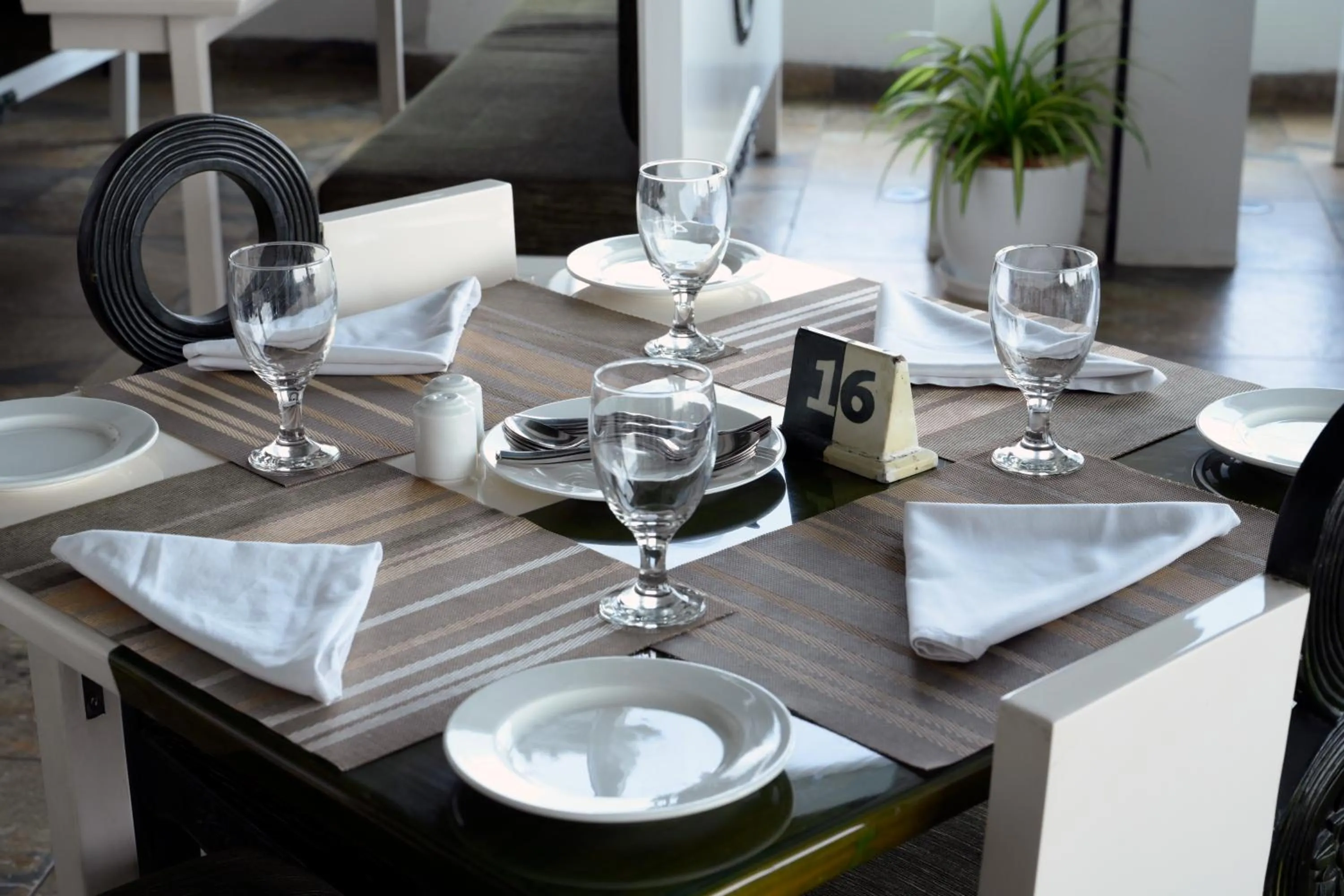 Restaurant/places to eat in Hotel Holiday Resort