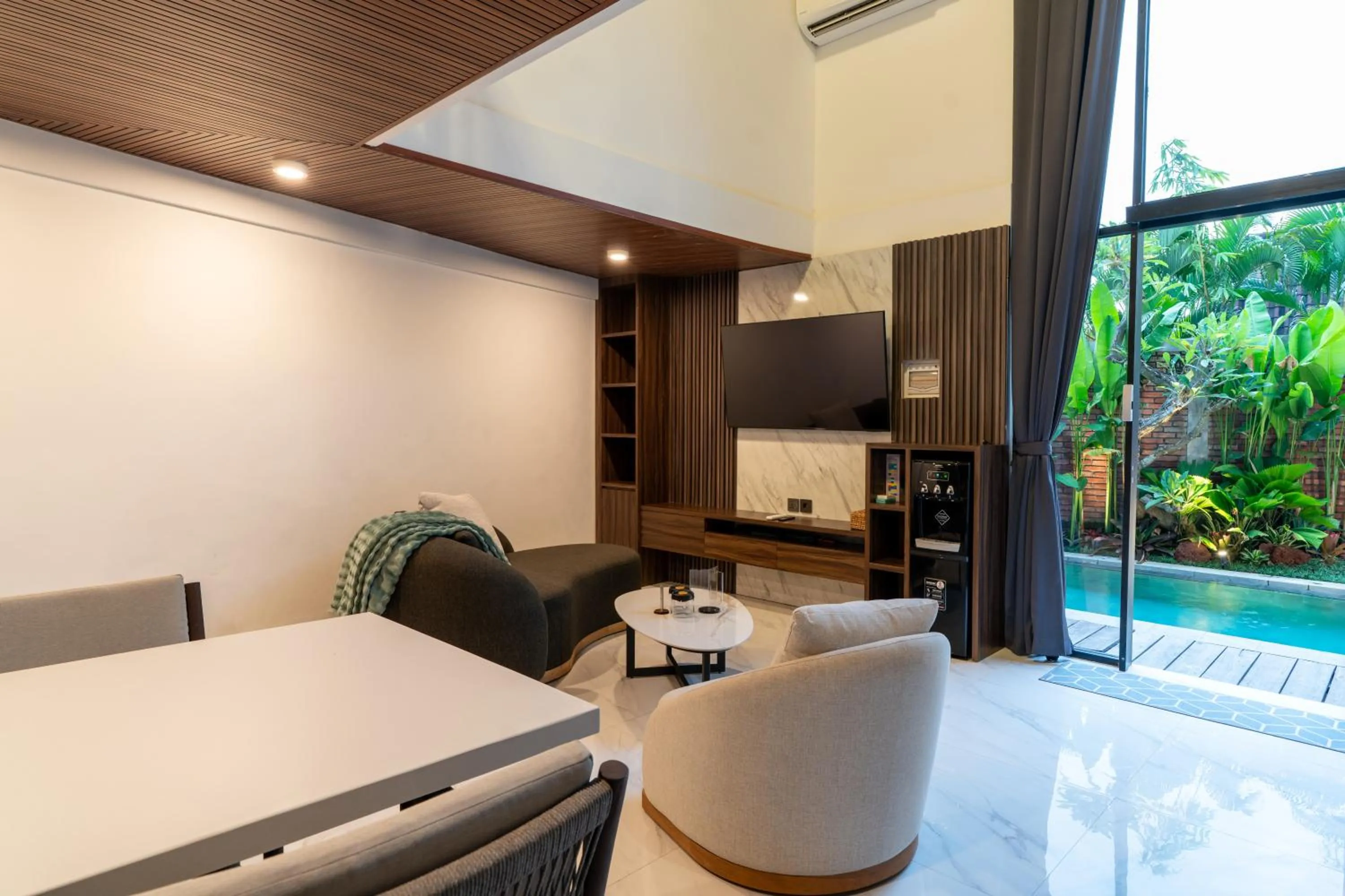 Living room, Bed in Utamas Keramas Villa